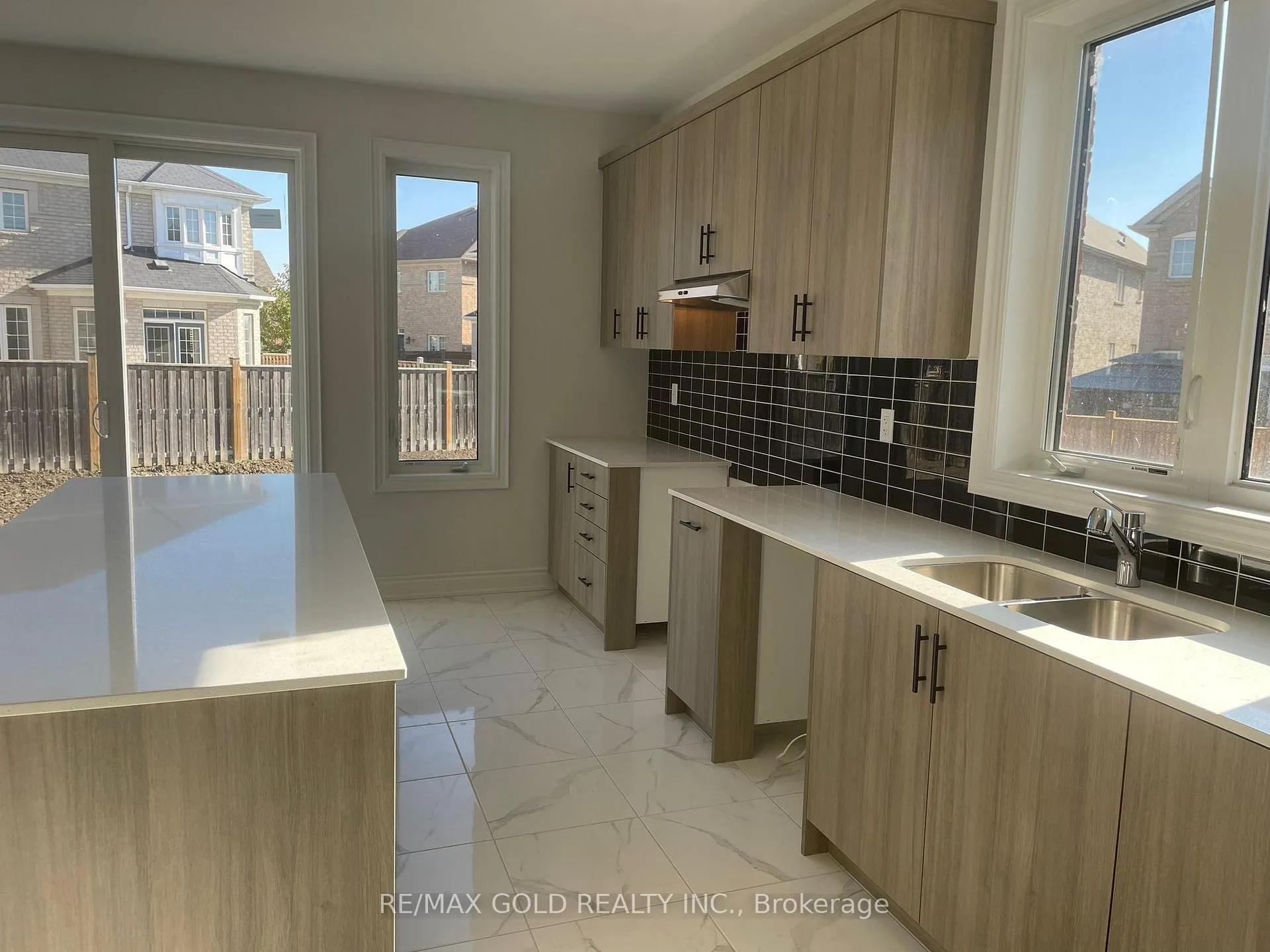 Photo 8 of 31 Dolomite Drive, Brampton, Bram East — HOMEH