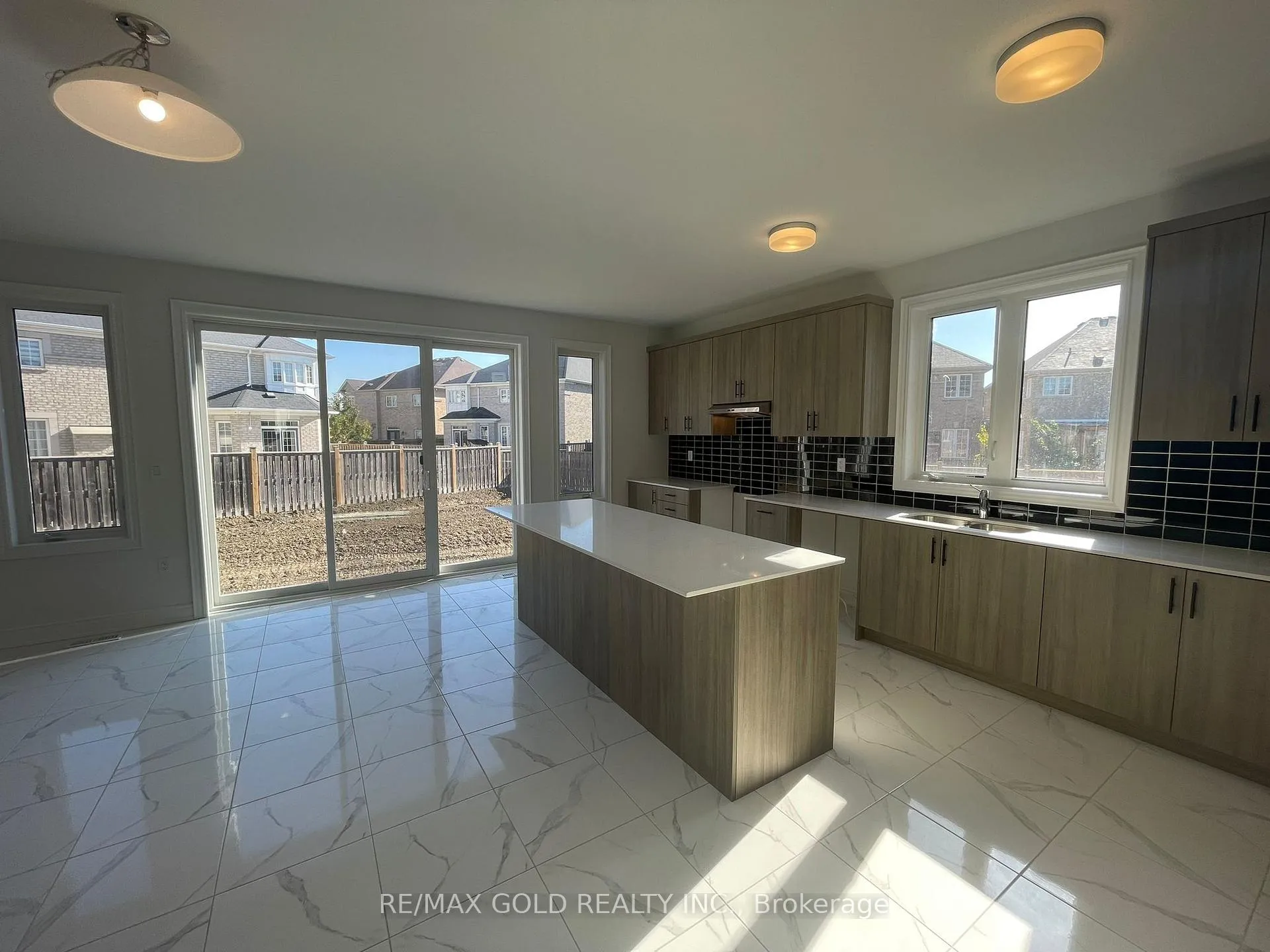 Photo 9 of 31 Dolomite Drive, Brampton, Bram East — HOMEH