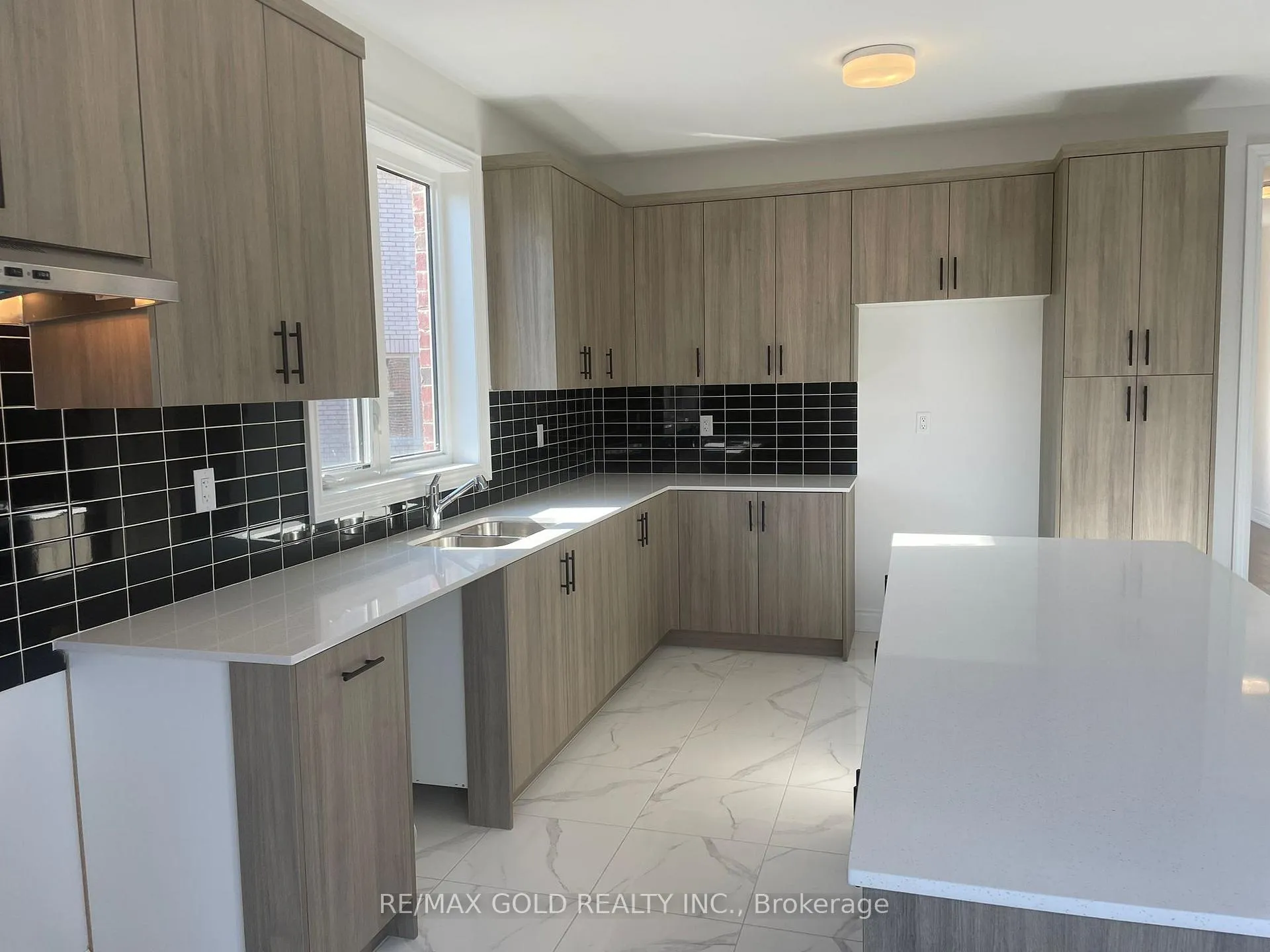 Photo 10 of 31 Dolomite Drive, Brampton, Bram East — HOMEH