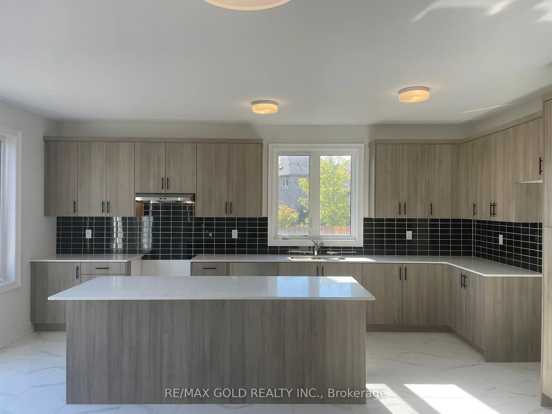 Photo 11 of 31 Dolomite Drive, Brampton, Bram East — HOMEH
