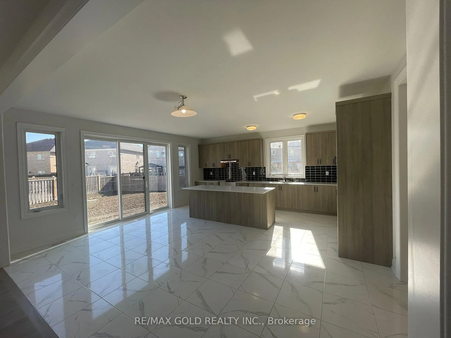 Photo 12 of 31 Dolomite Drive, Brampton, Bram East — HOMEH