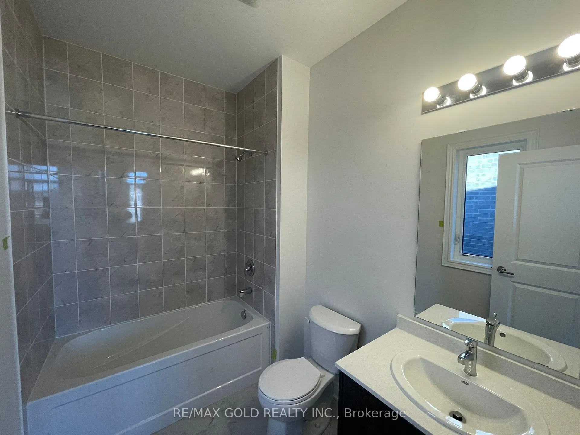 Photo 15 of 31 Dolomite Drive, Brampton, Bram East — HOMEH