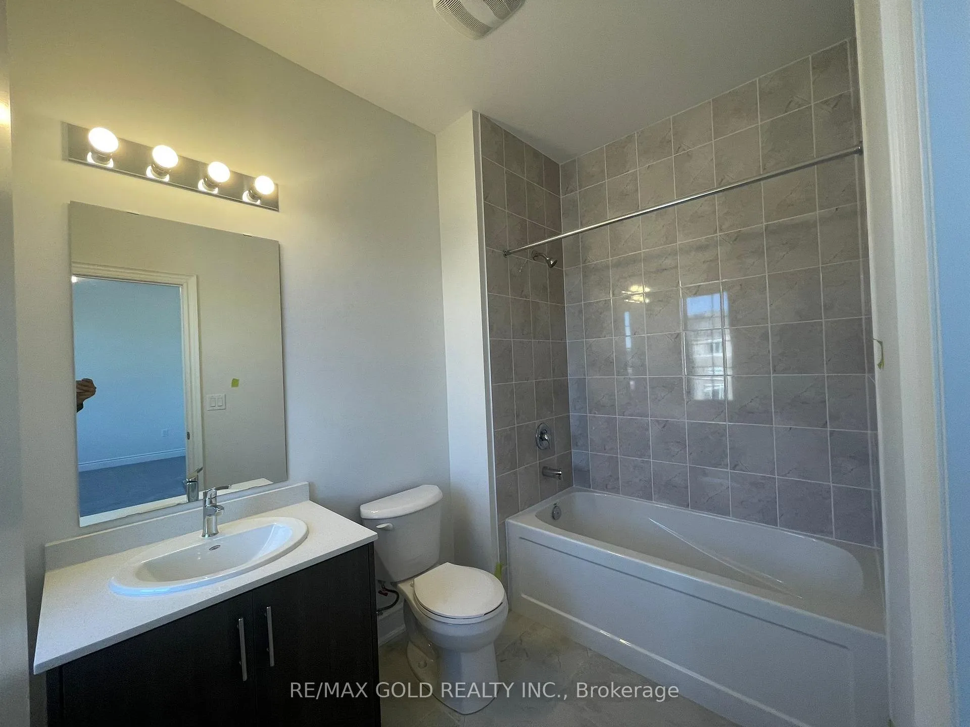 Photo 32 of 31 Dolomite Drive, Brampton, Bram East — HOMEH