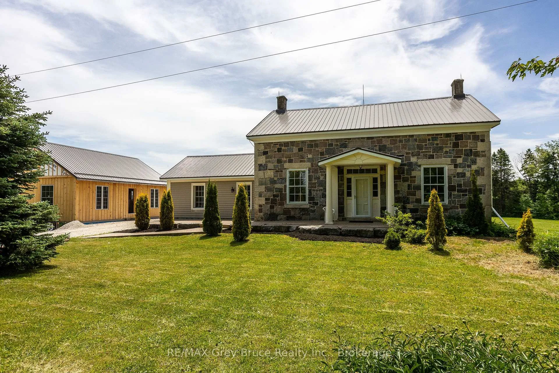 Front of 264094 24 Side Road