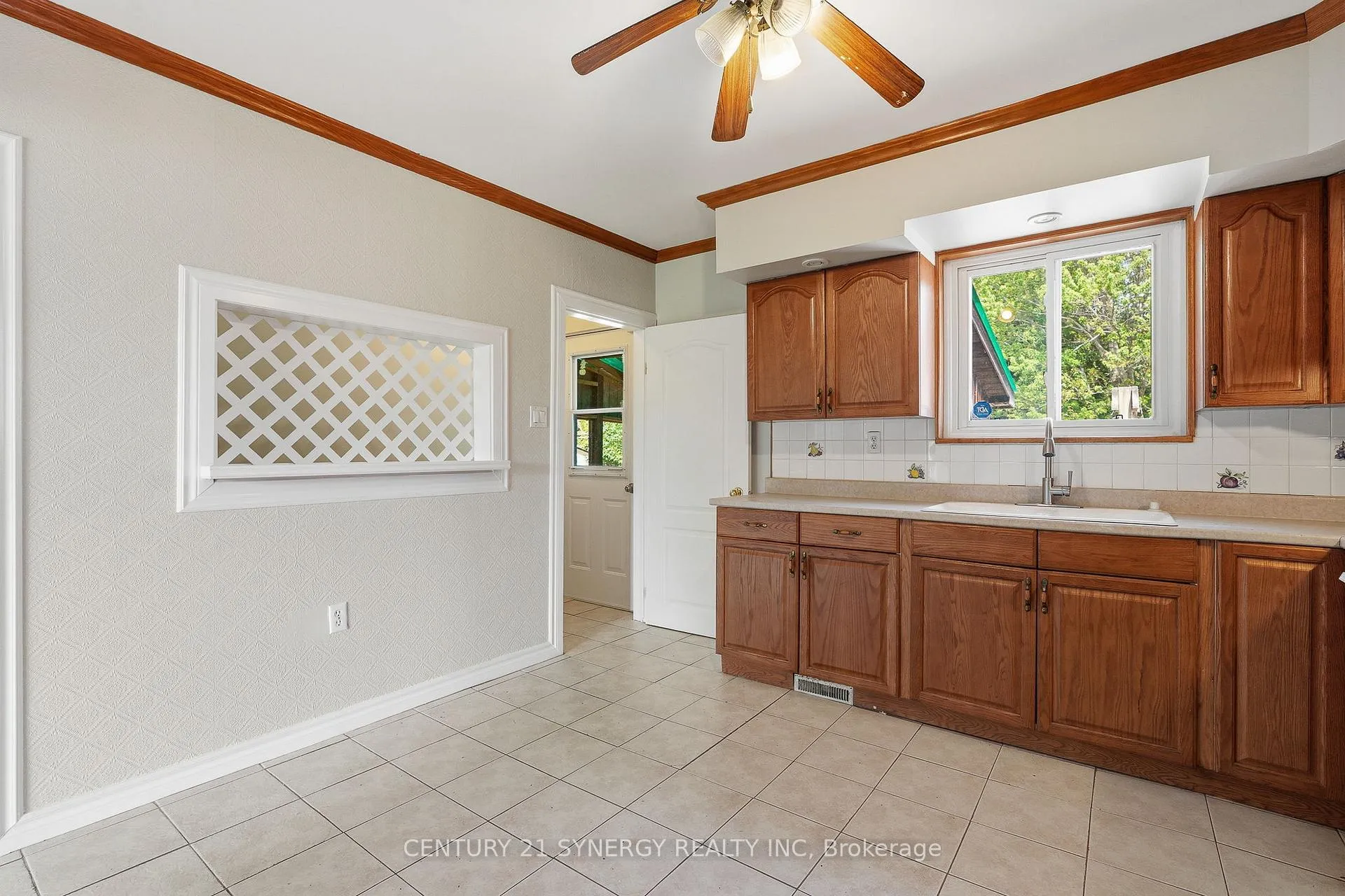 Photo 8 of 3941 Shirley Avenue, Ottawa, Riverside South/Gloucester Glen — HOMEH