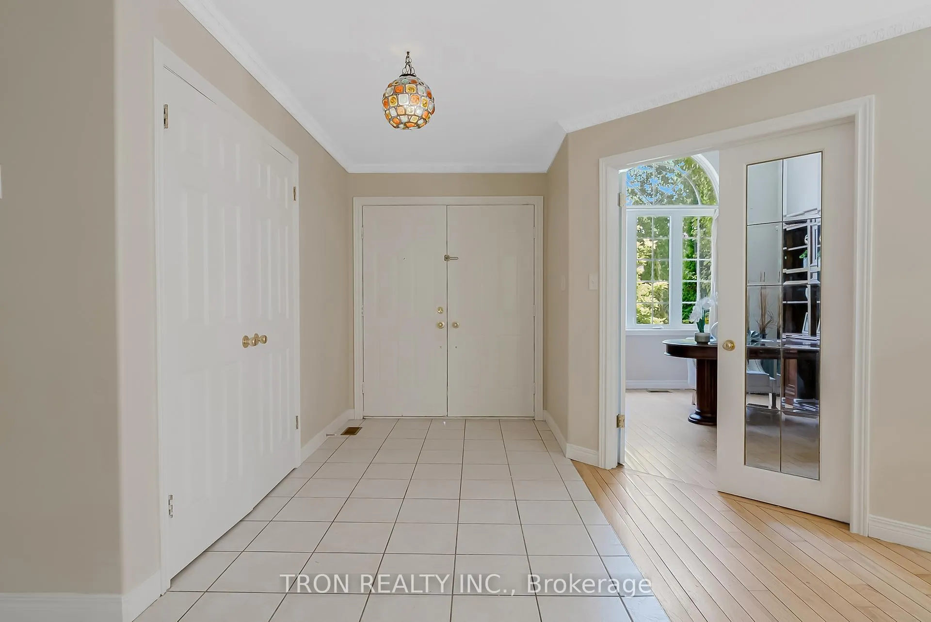 Photo 2 of 505 Yorkshire Drive, Waterloo — HOMEH