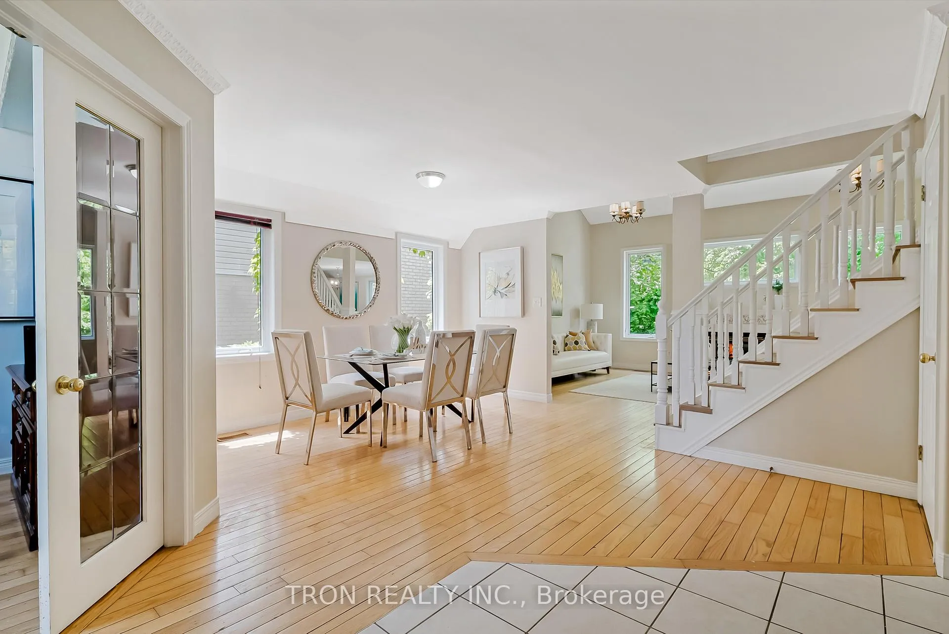 Photo 5 of 505 Yorkshire Drive, Waterloo — HOMEH