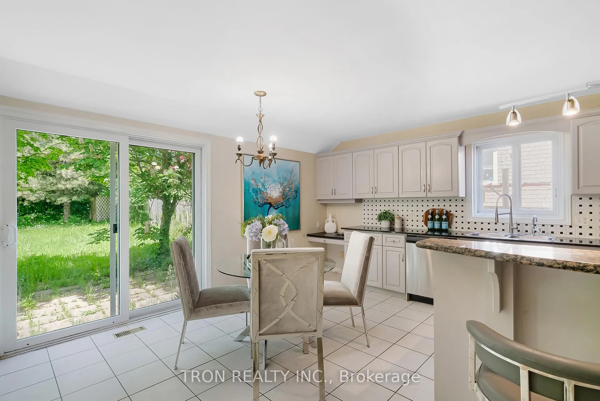 Photo 11 of 505 Yorkshire Drive, Waterloo — HOMEH