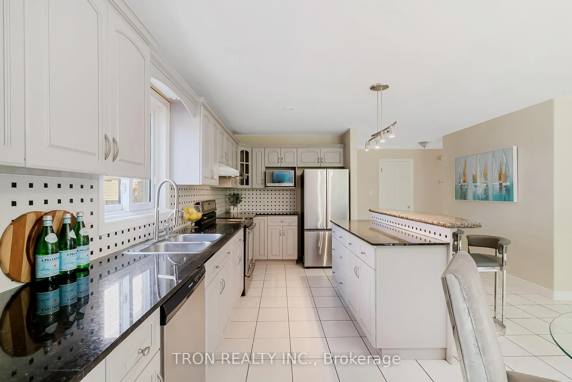 Photo 14 of 505 Yorkshire Drive, Waterloo — HOMEH