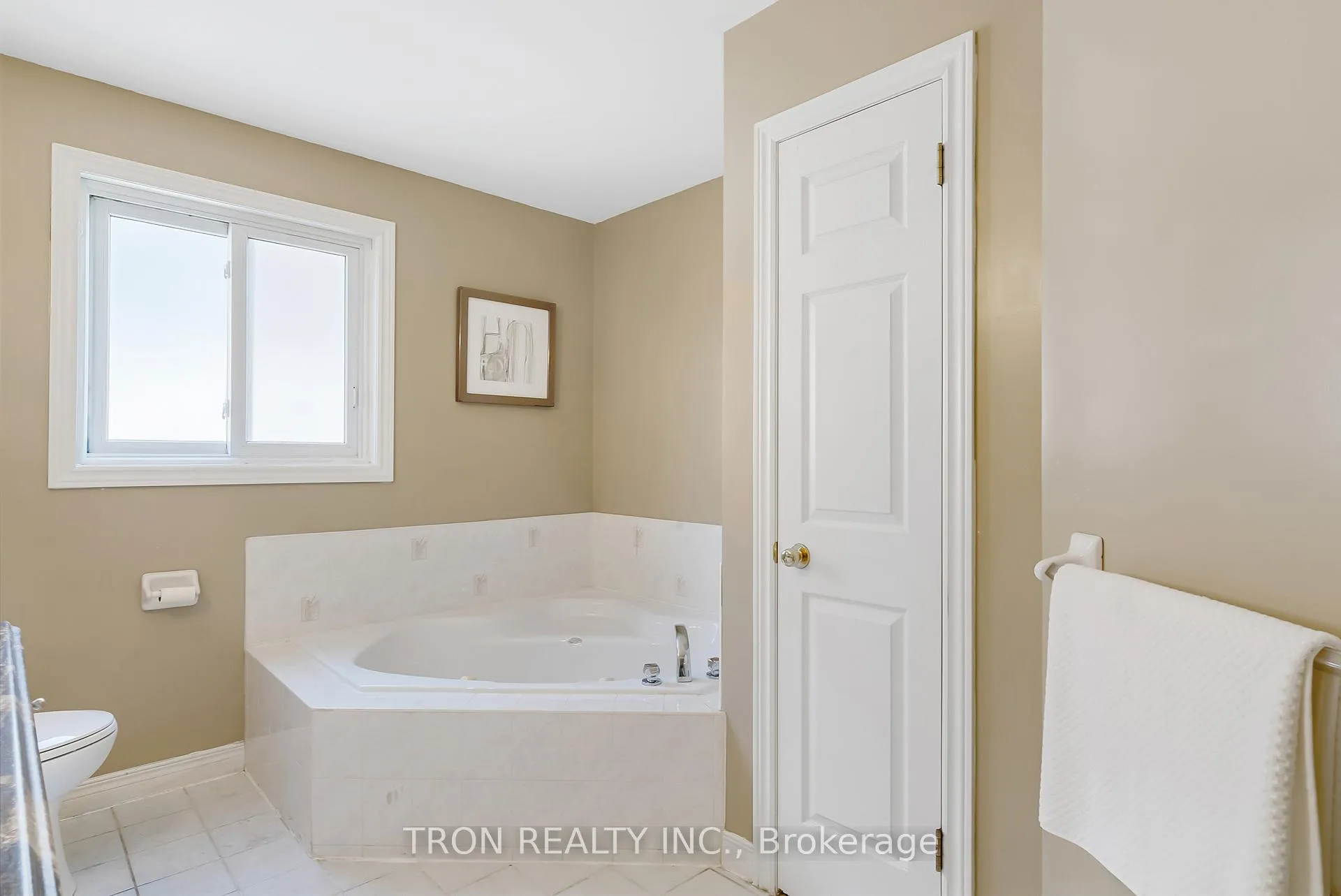Photo 20 of 505 Yorkshire Drive, Waterloo — HOMEH