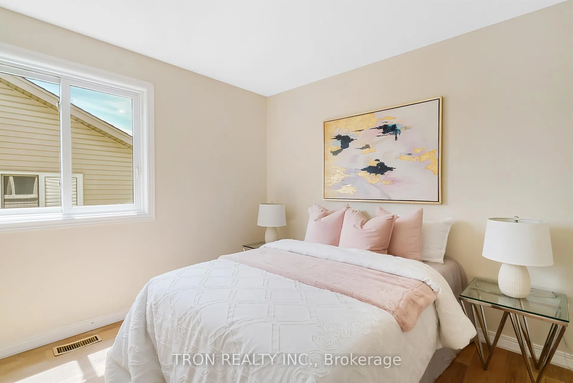Photo 22 of 505 Yorkshire Drive, Waterloo — HOMEH