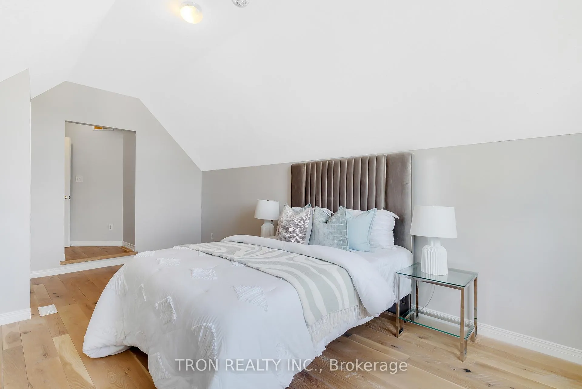 Photo 24 of 505 Yorkshire Drive, Waterloo — HOMEH