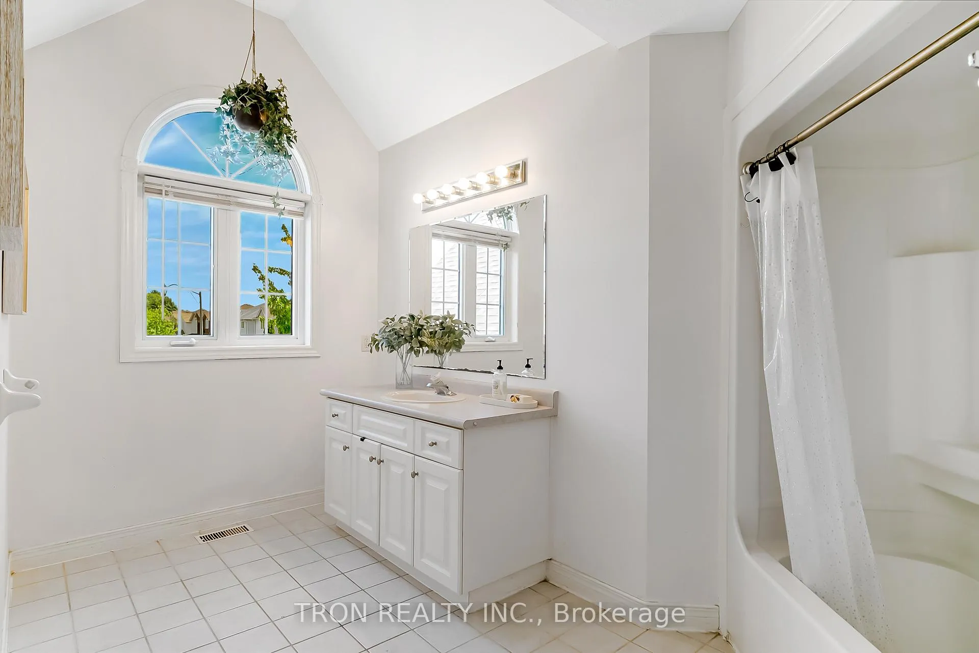 Photo 26 of 505 Yorkshire Drive, Waterloo — HOMEH