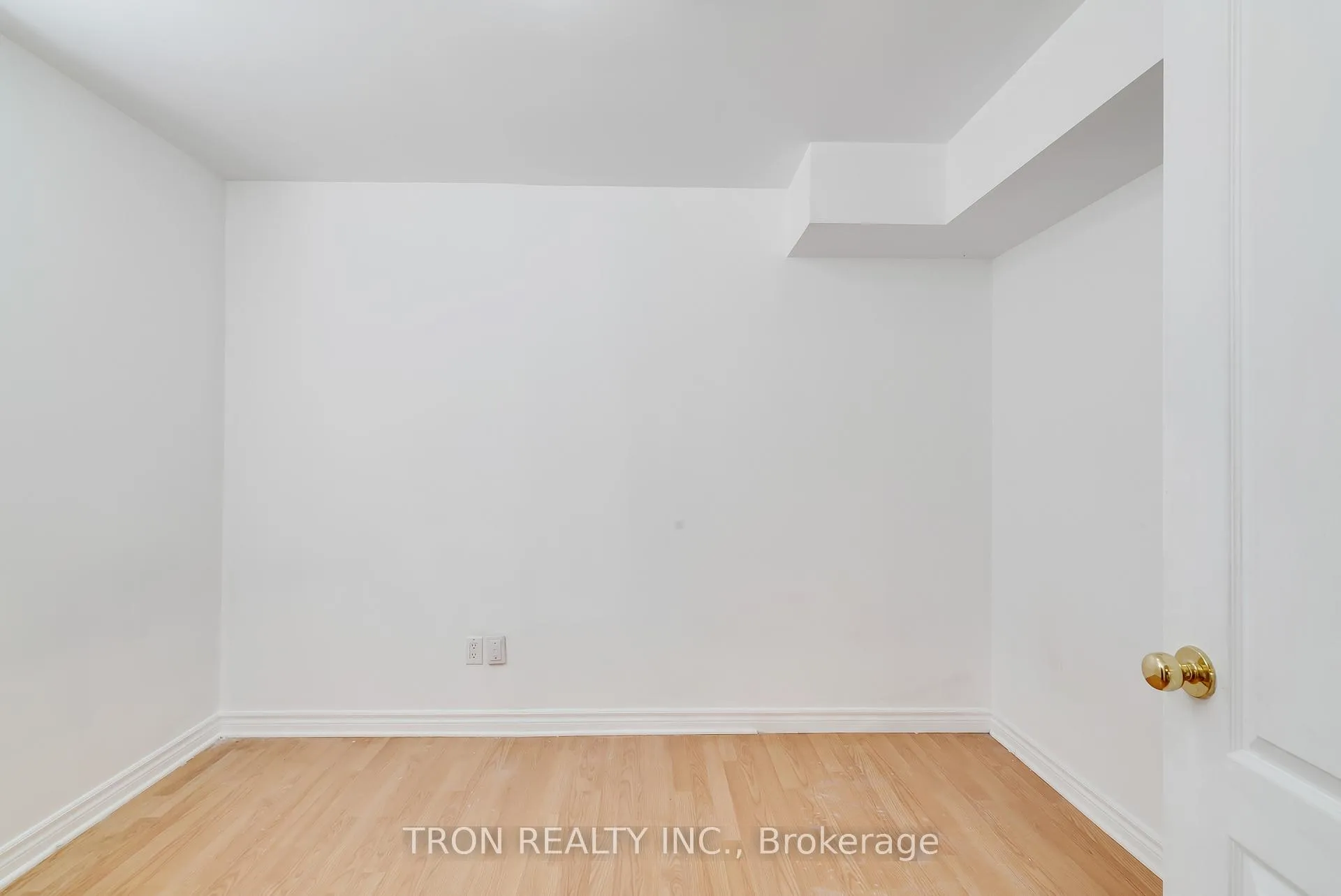 Photo 29 of 505 Yorkshire Drive, Waterloo — HOMEH