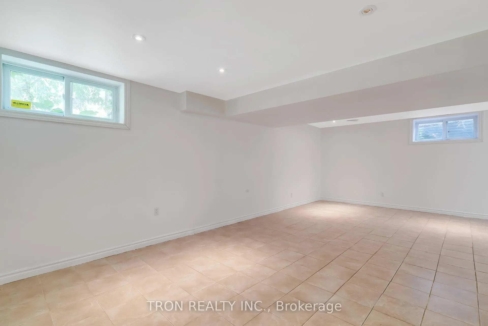 Photo 31 of 505 Yorkshire Drive, Waterloo — HOMEH