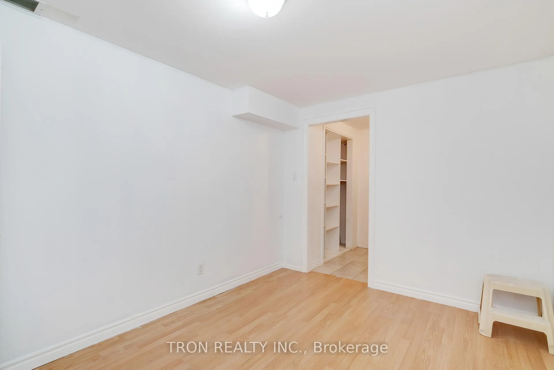 Photo 33 of 505 Yorkshire Drive, Waterloo — HOMEH