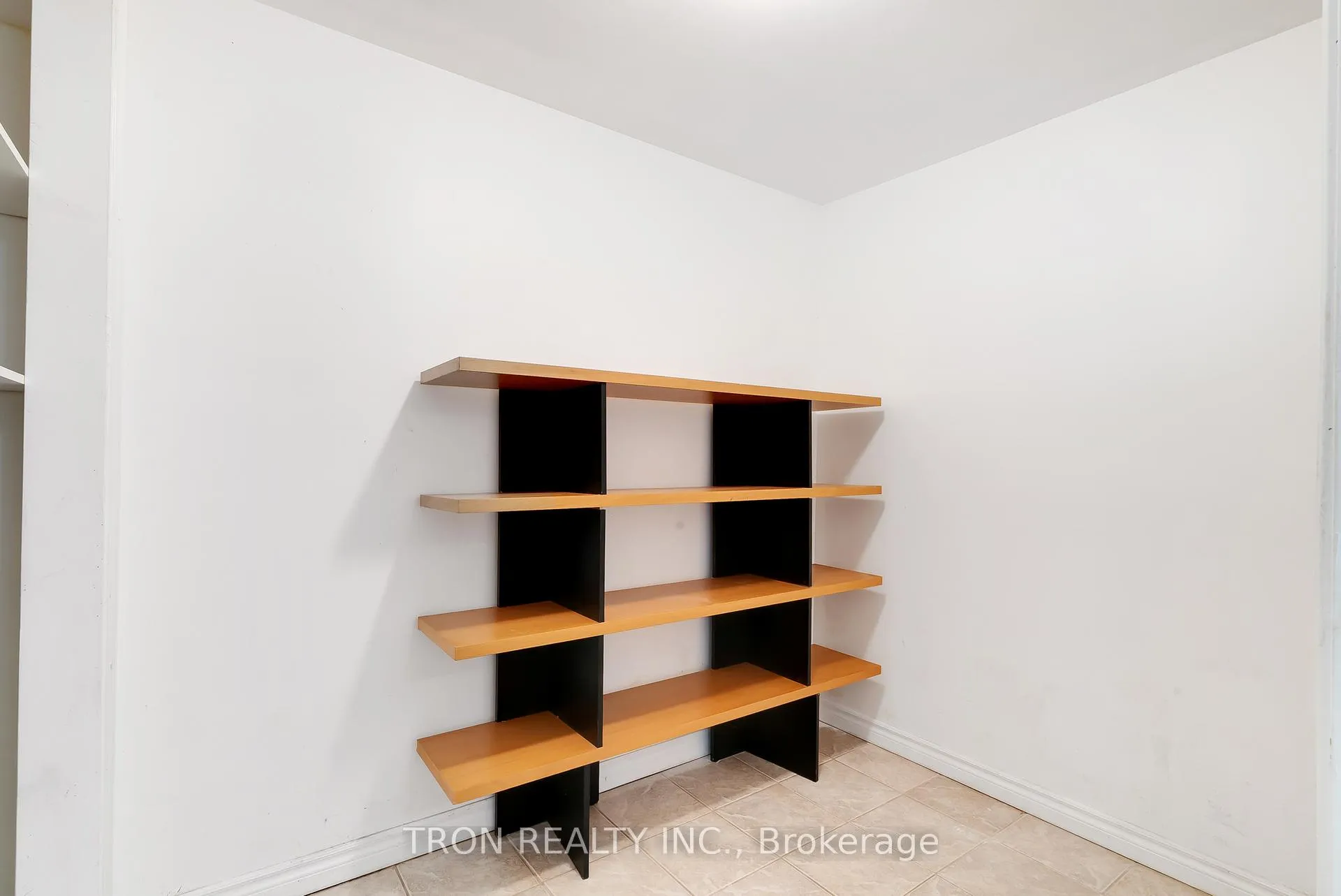 Photo 35 of 505 Yorkshire Drive, Waterloo — HOMEH