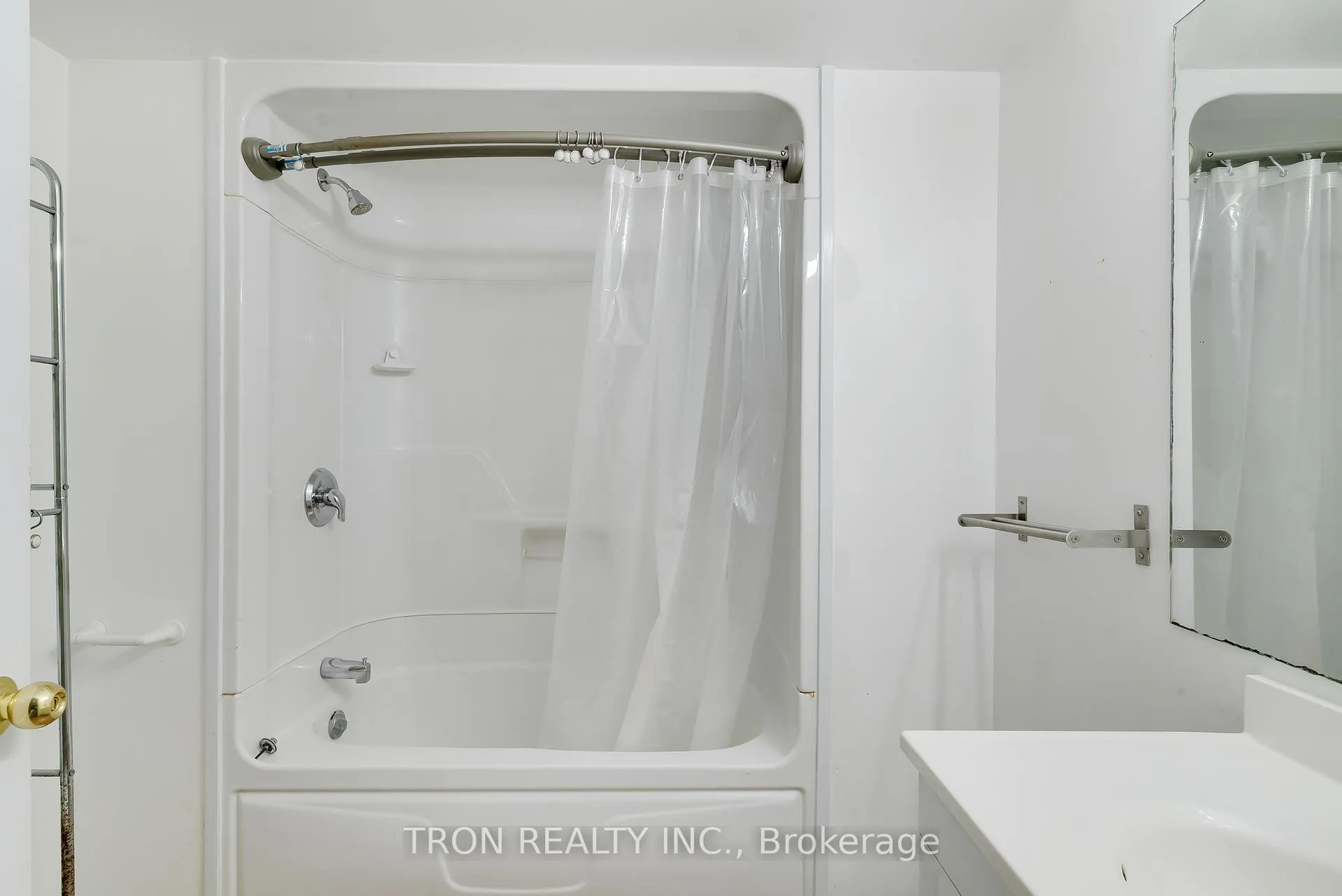 Photo 36 of 505 Yorkshire Drive, Waterloo — HOMEH
