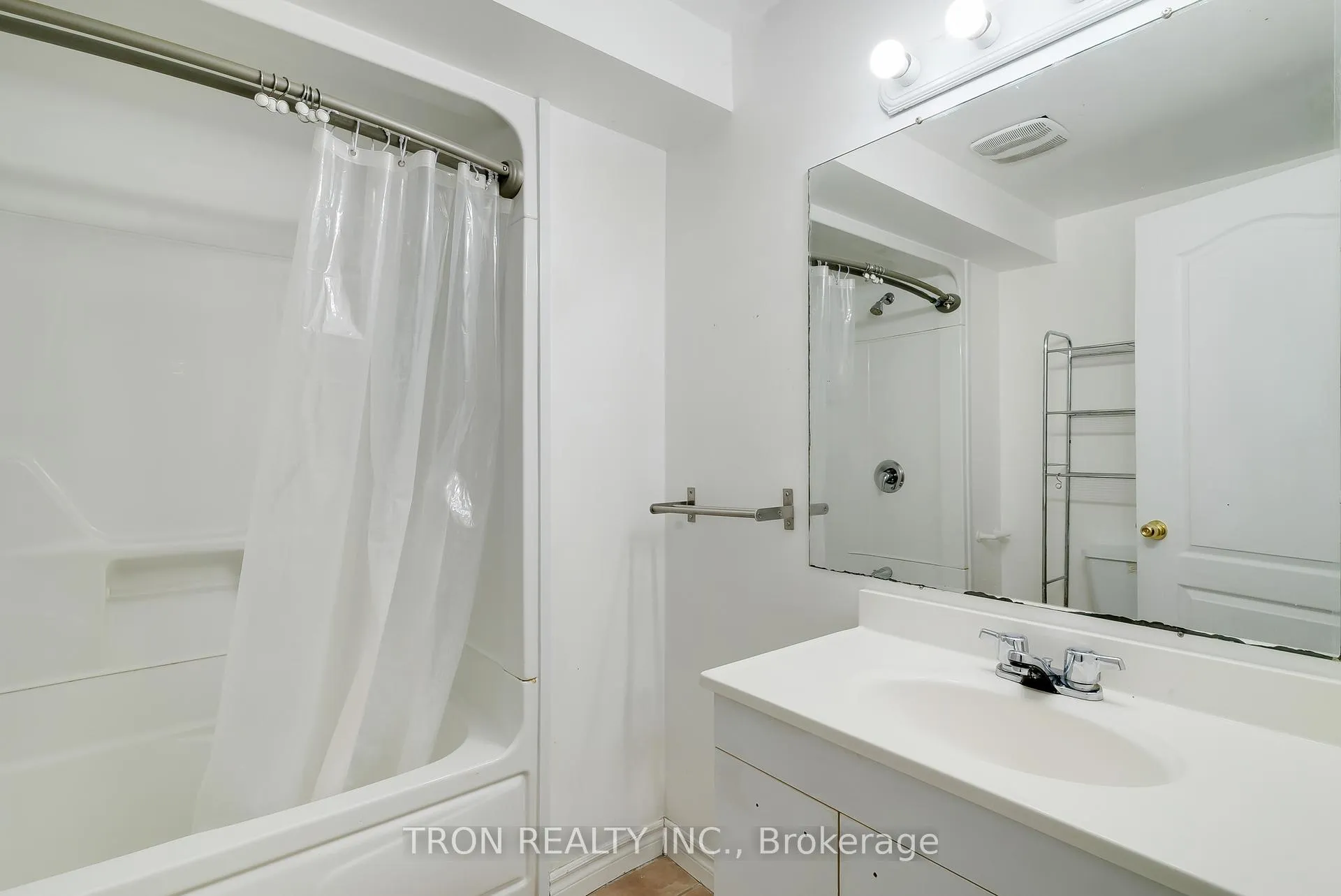 Photo 37 of 505 Yorkshire Drive, Waterloo — HOMEH