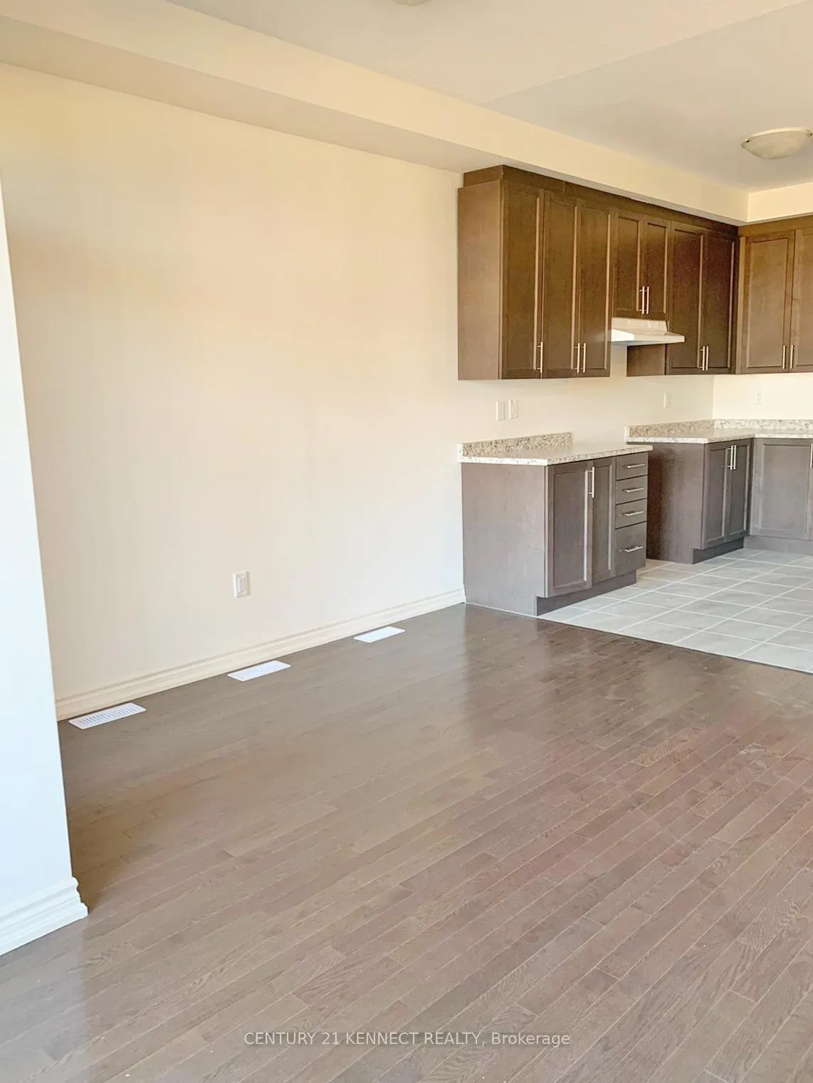 Photo 5 of 15 Arrowview Drive, Brampton, Northwest Brampton — HOMEH