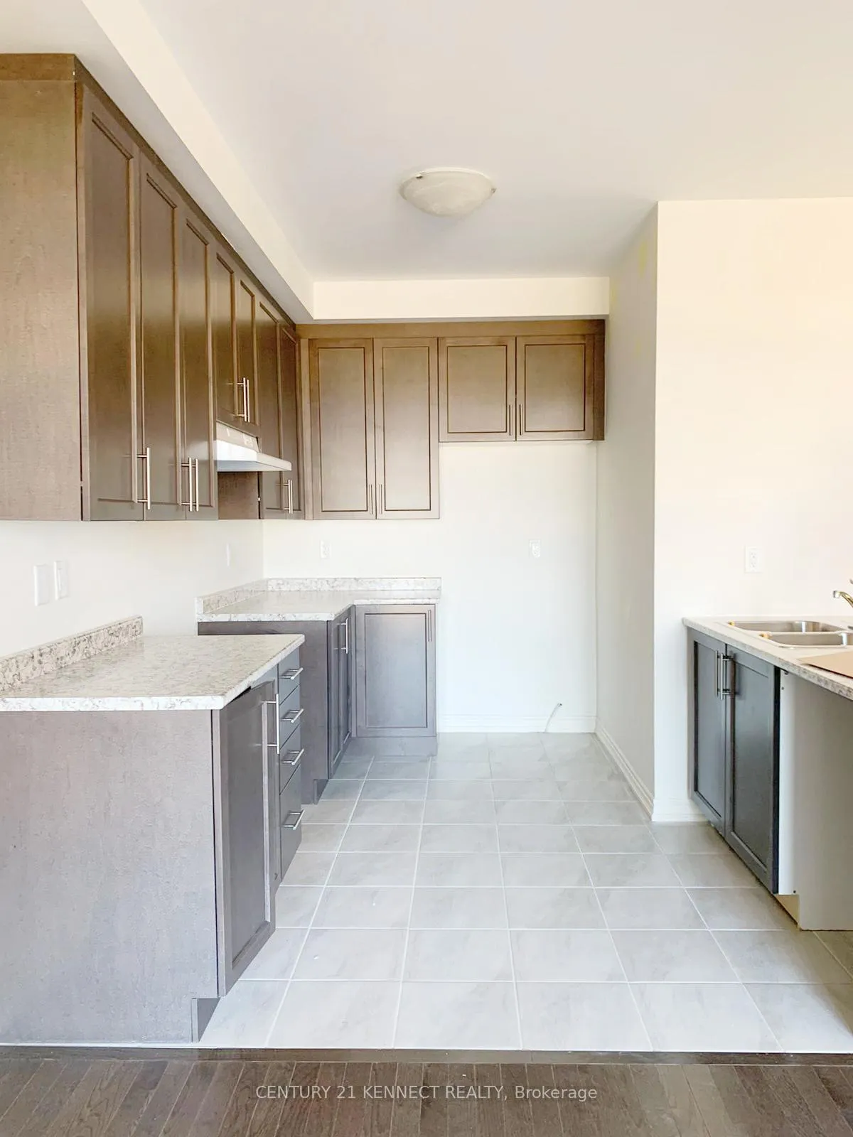 Photo 6 of 15 Arrowview Drive, Brampton, Northwest Brampton — HOMEH