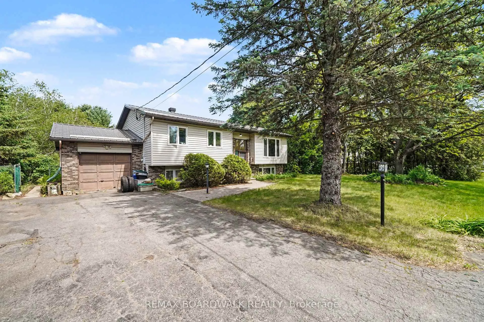 Photo 3 of 3399 Regburn Drive, Ottawa, Osgoode — HOMEH