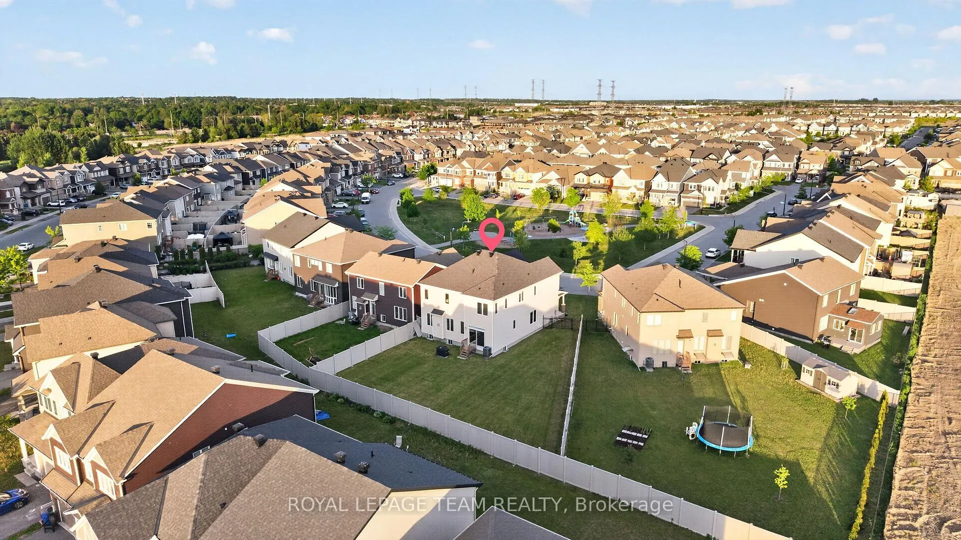 Photo 2 of 290 Ponderosa Street, Ottawa, Kanata - Emerald Meadows/Trailwest — HOMEH