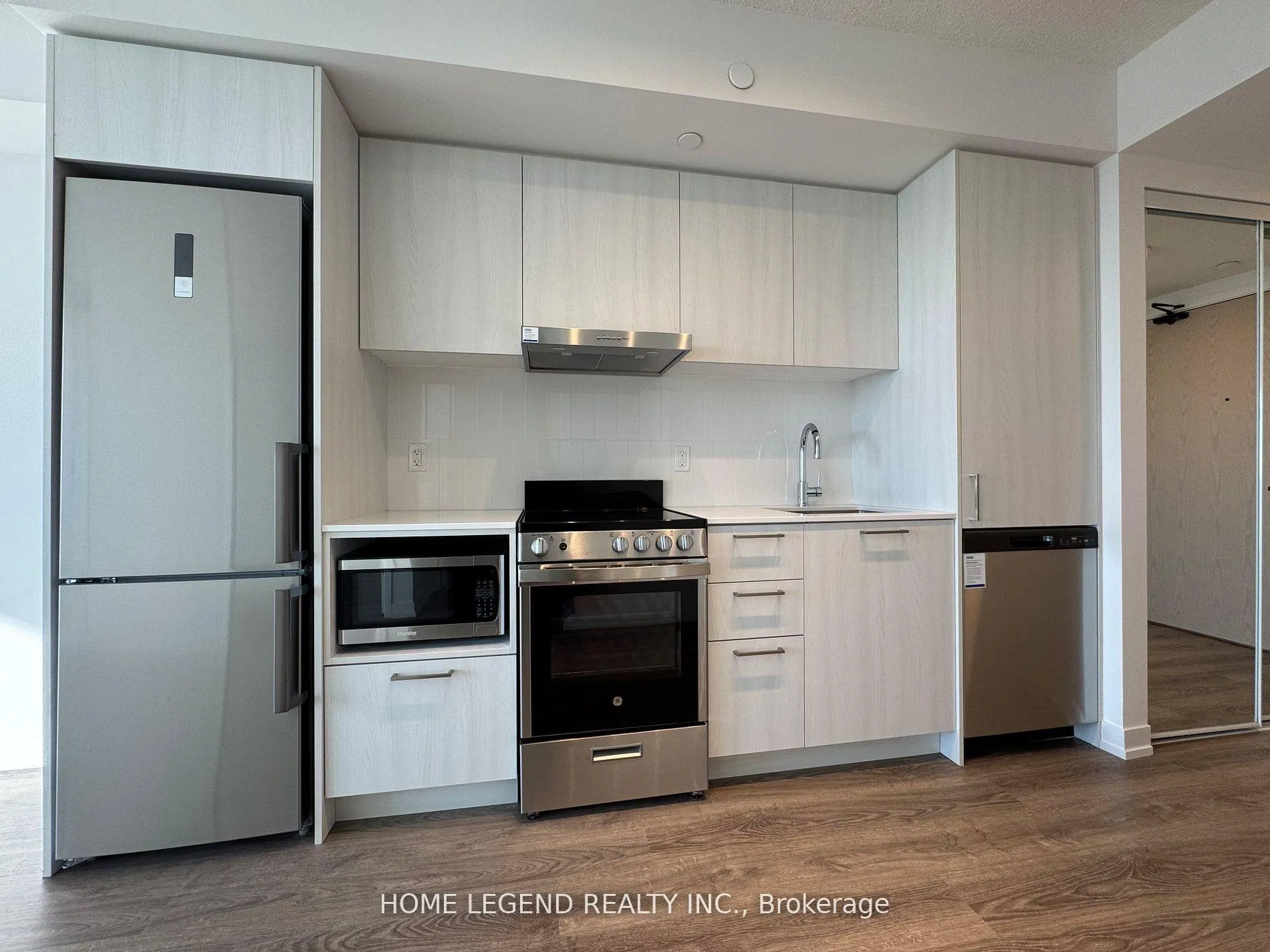 Photo 5 of Unit 1209, 195 Commerce Street, Vaughan, Vaughan Corporate Centre — HOMEH