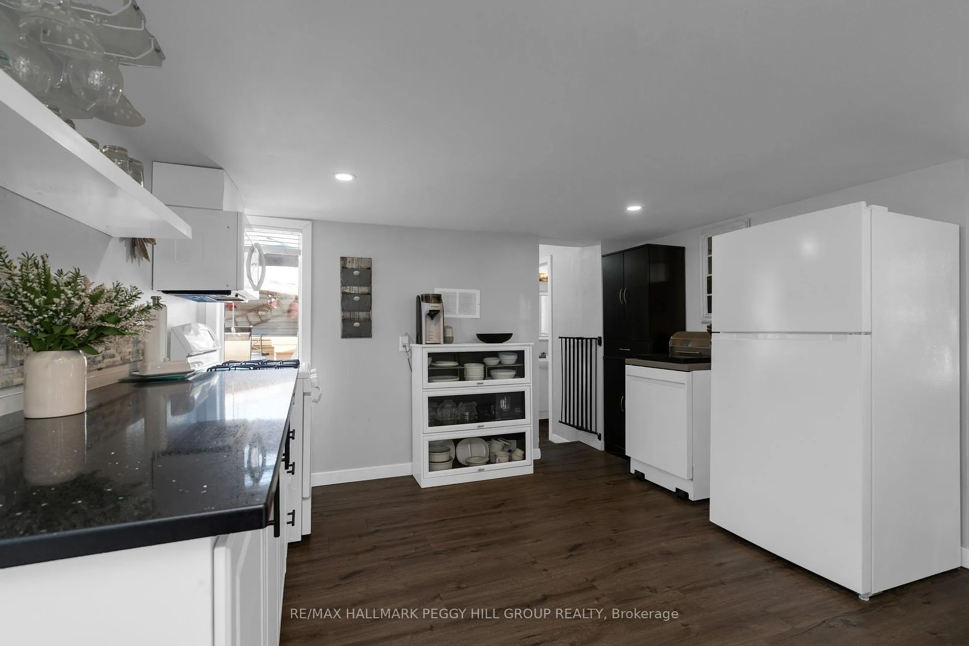 Photo 5 of 307 Millard Street, Orillia — HOMEH