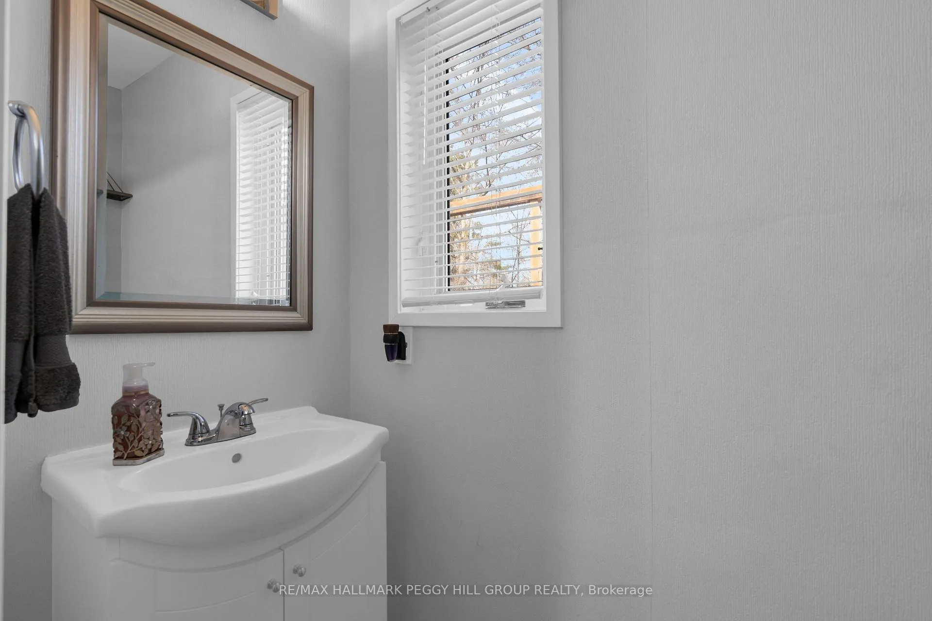 Photo 10 of 307 Millard Street, Orillia — HOMEH