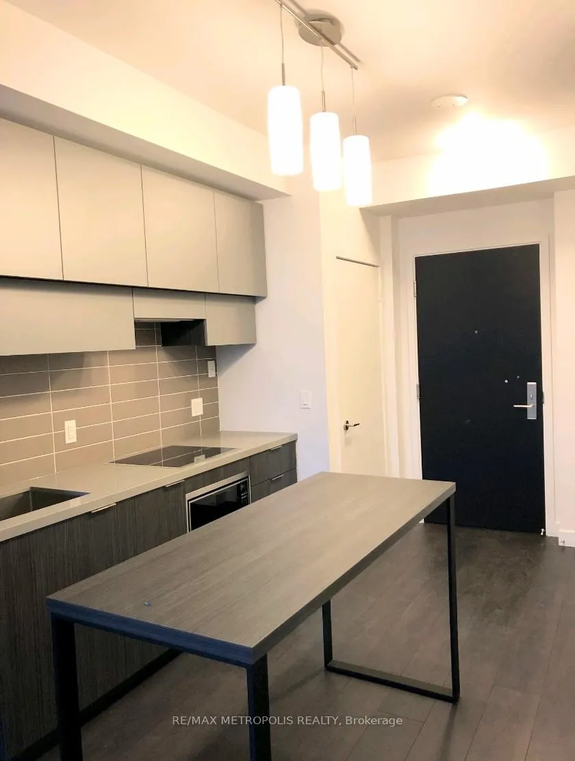 Photo 2 of Unit 1809, 8 Eglinton Avenue E, Toronto, Mount Pleasant West — HOMEH