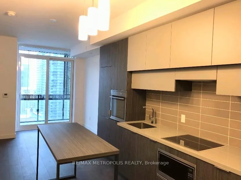 Photo 4 of Unit 1809, 8 Eglinton Avenue E, Toronto, Mount Pleasant West — HOMEH
