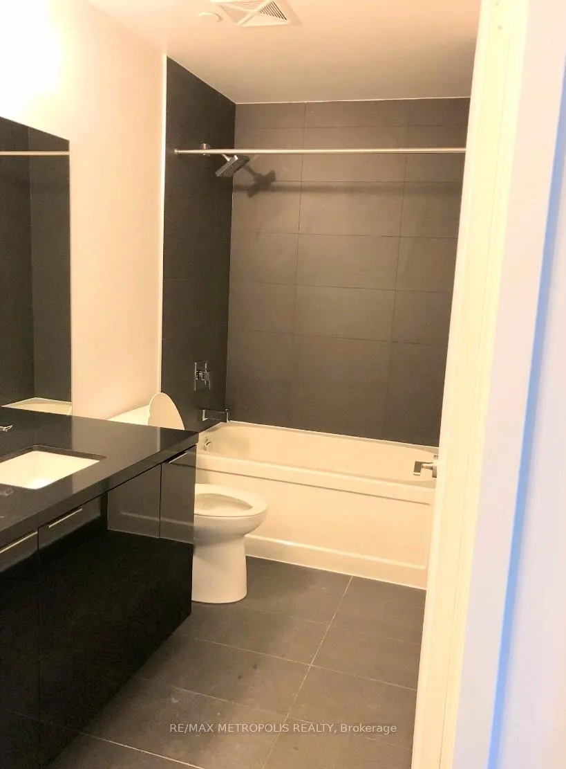 Photo 5 of Unit 1809, 8 Eglinton Avenue E, Toronto, Mount Pleasant West — HOMEH