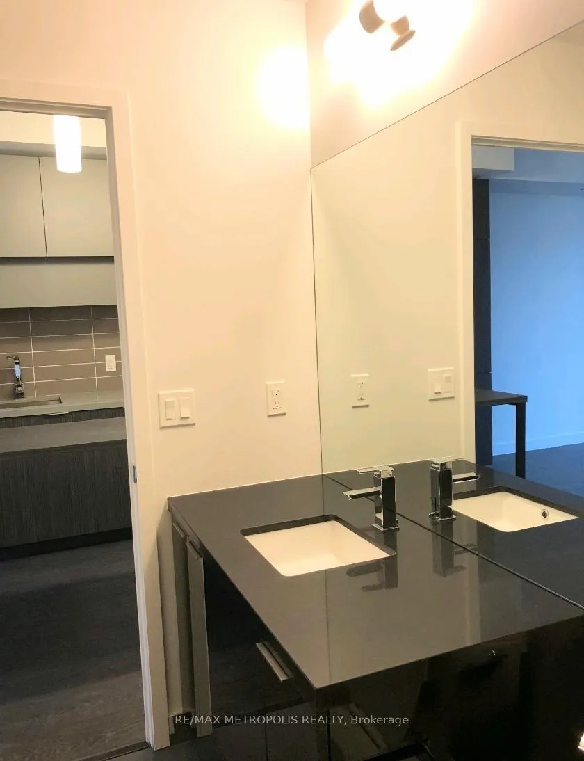 Photo 6 of Unit 1809, 8 Eglinton Avenue E, Toronto, Mount Pleasant West — HOMEH