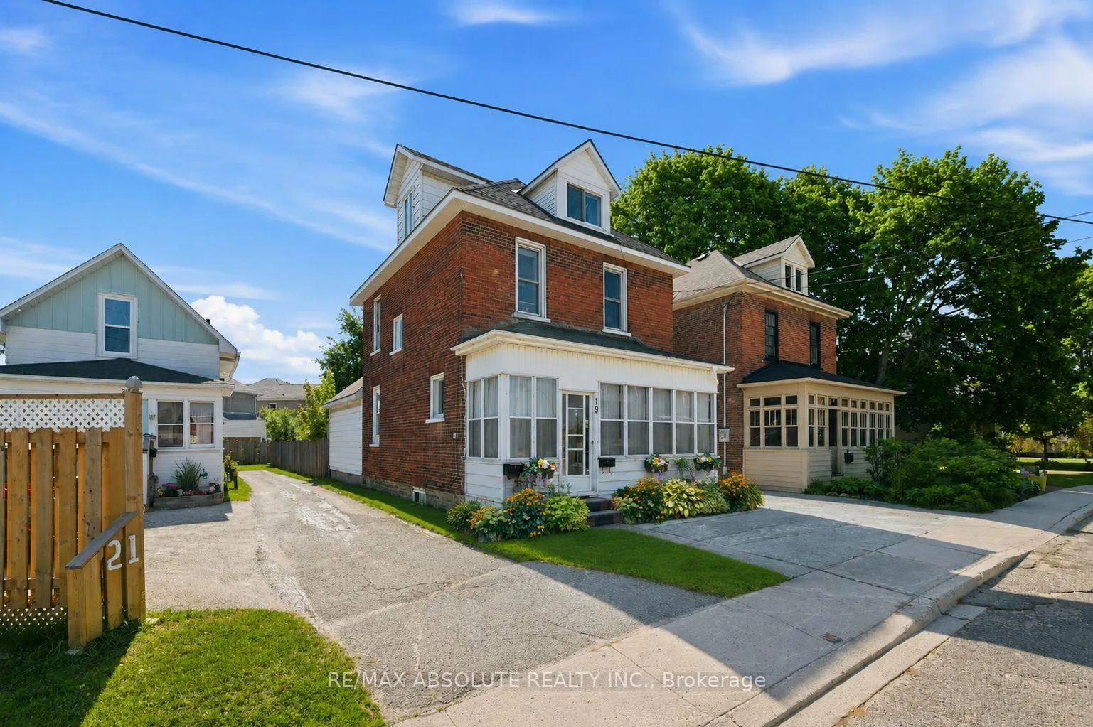 Photo 1 of 19 Leeds Street, Smiths Falls — HOMEH