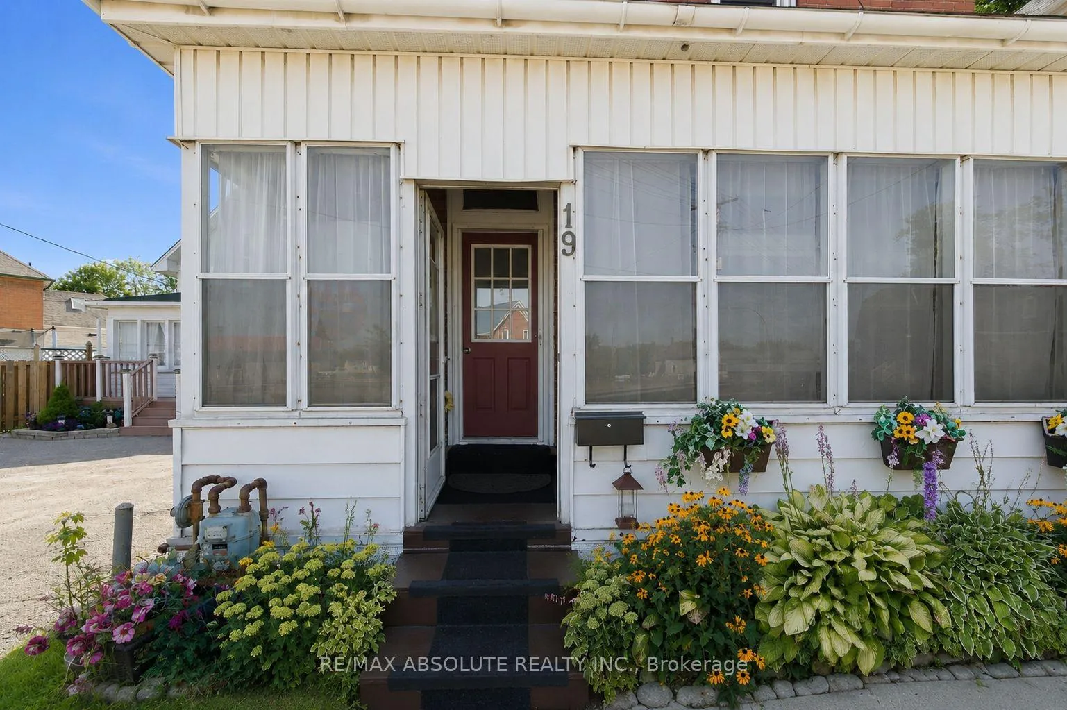 Photo 4 of 19 Leeds Street, Smiths Falls — HOMEH