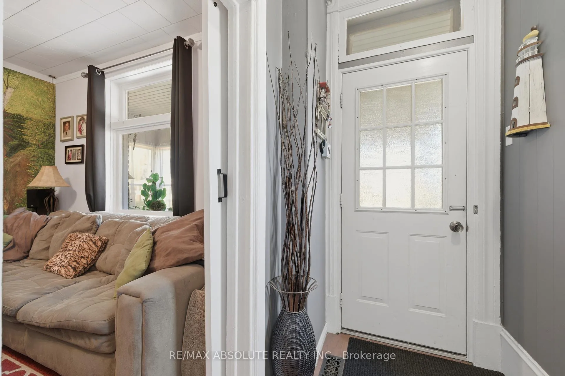Photo 8 of 19 Leeds Street, Smiths Falls — HOMEH