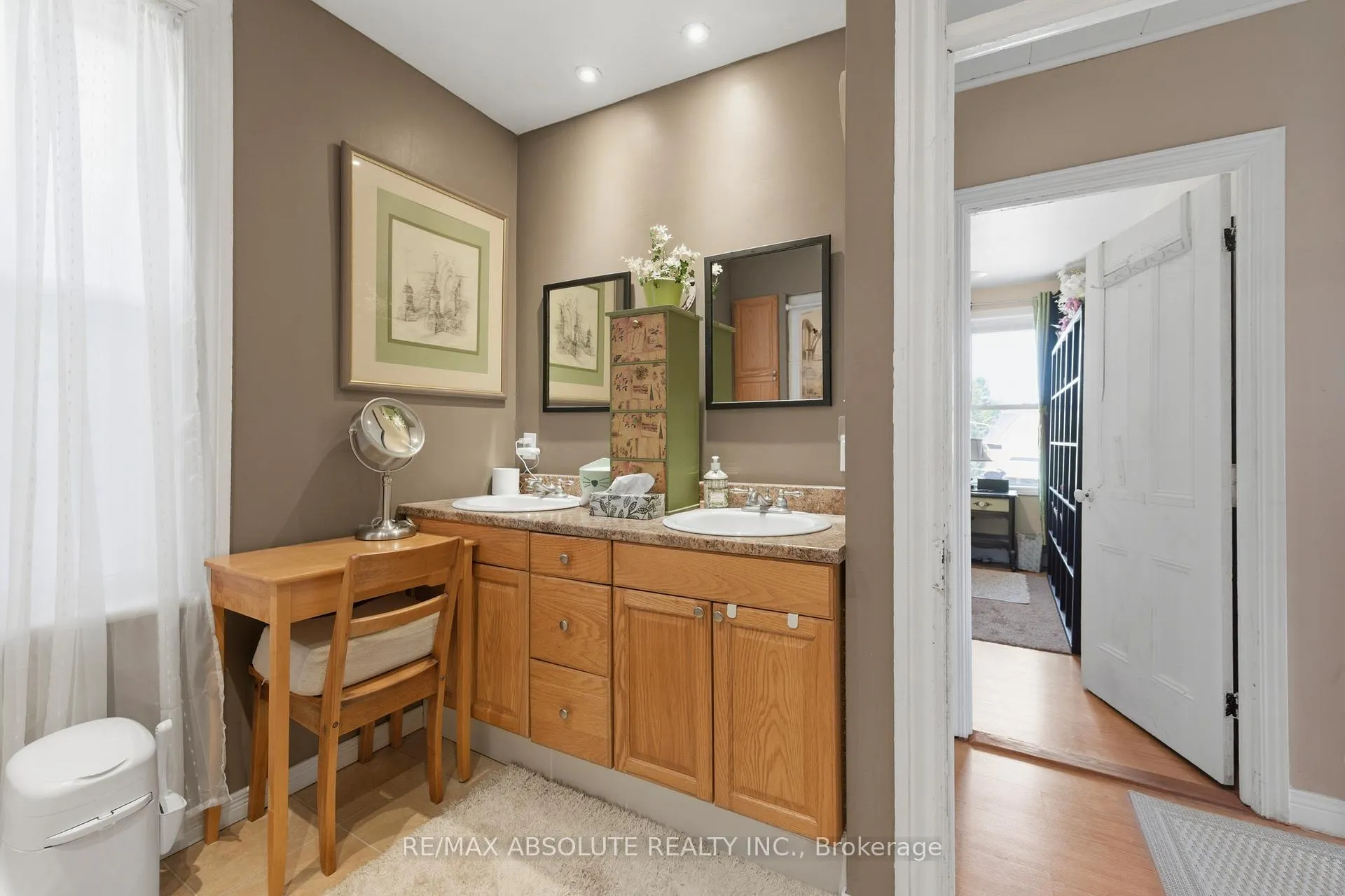 Photo 21 of 19 Leeds Street, Smiths Falls — HOMEH