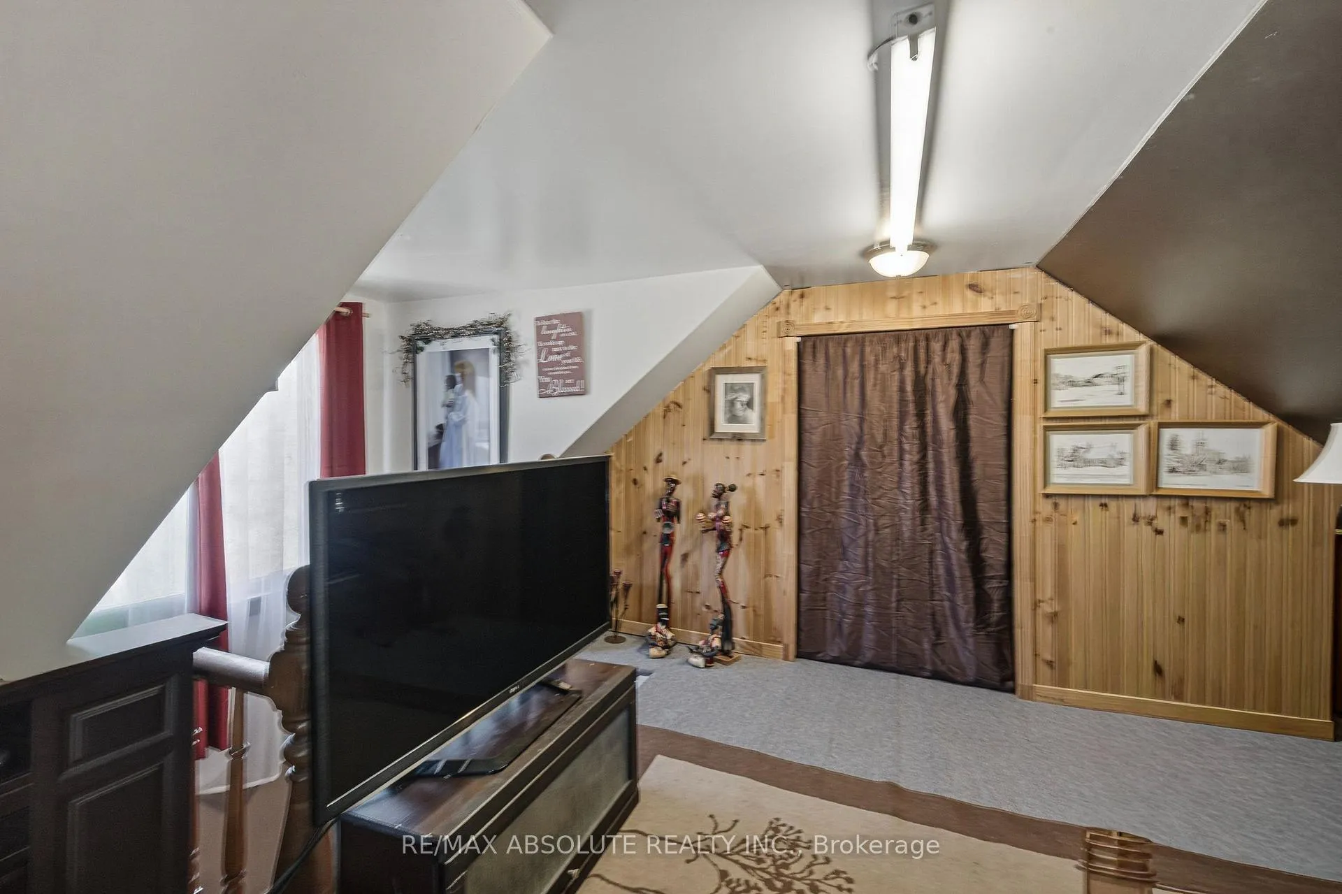Photo 23 of 19 Leeds Street, Smiths Falls — HOMEH