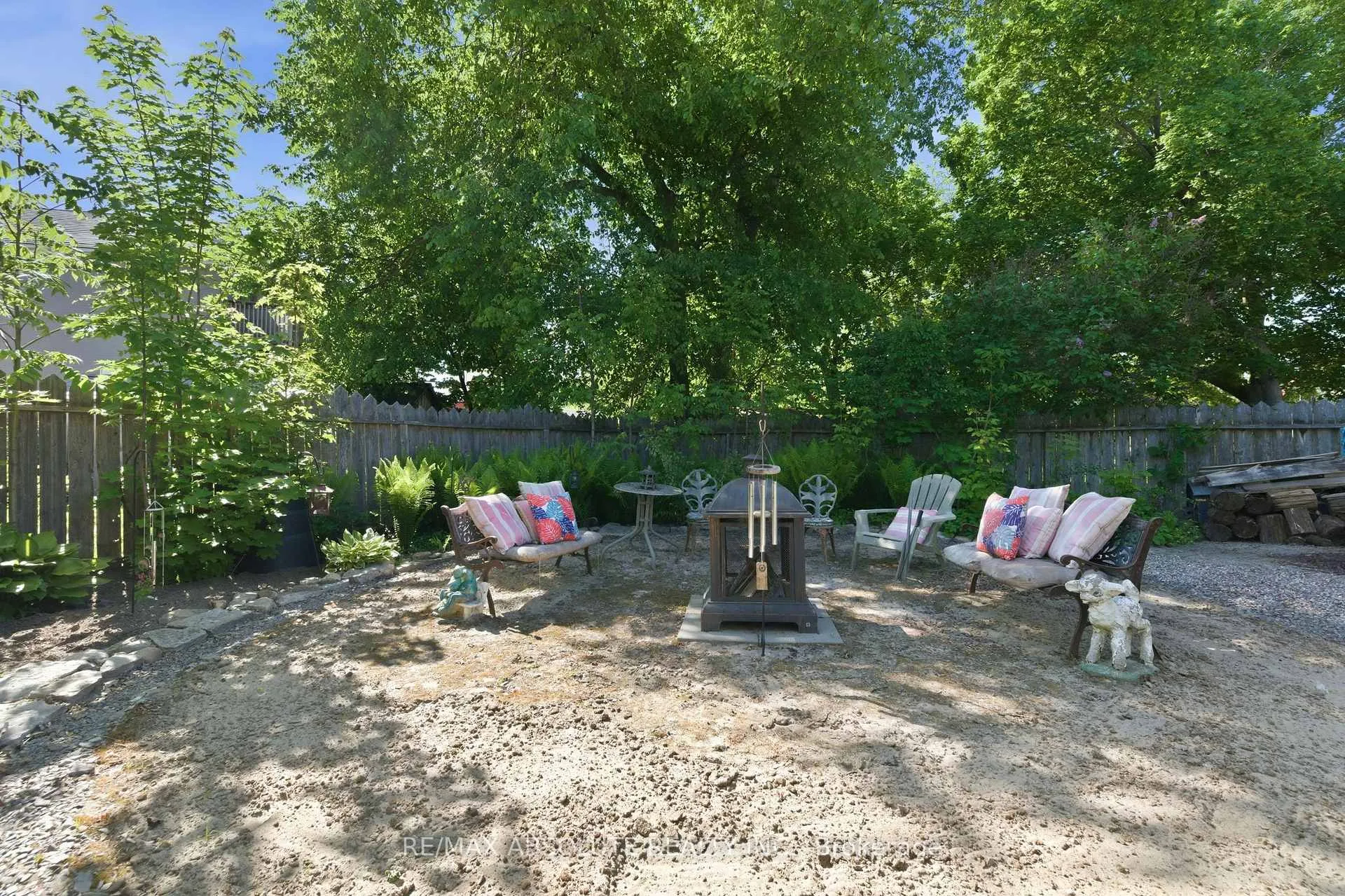 Photo 27 of 19 Leeds Street, Smiths Falls — HOMEH