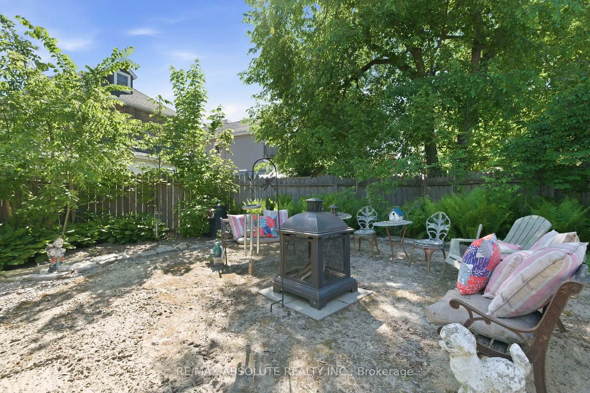 Photo 28 of 19 Leeds Street, Smiths Falls — HOMEH