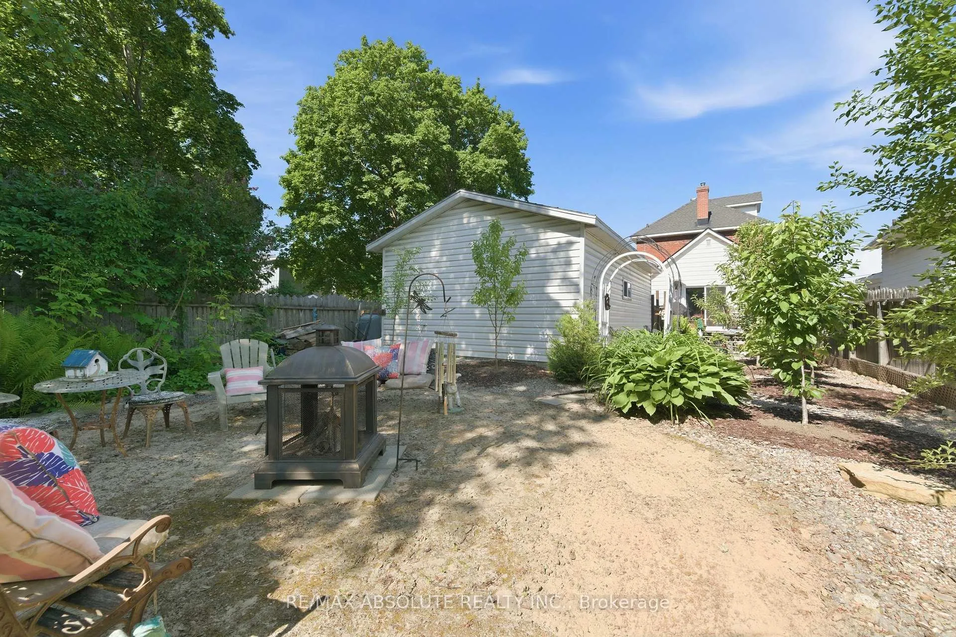 Photo 29 of 19 Leeds Street, Smiths Falls — HOMEH