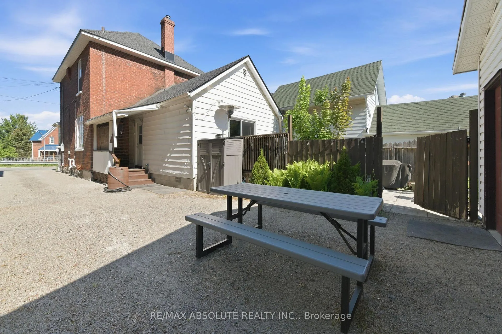 Photo 31 of 19 Leeds Street, Smiths Falls — HOMEH