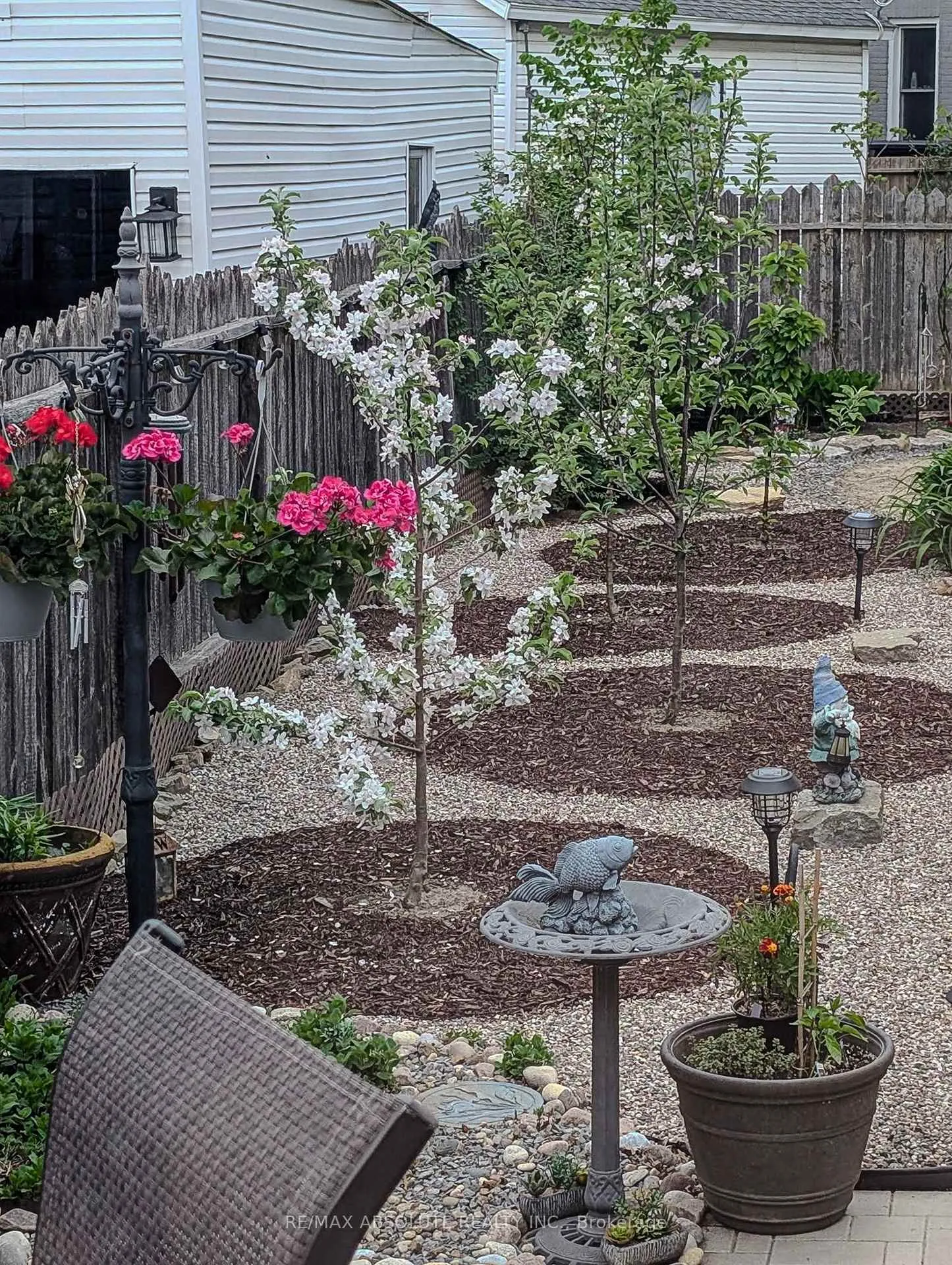 Photo 33 of 19 Leeds Street, Smiths Falls — HOMEH