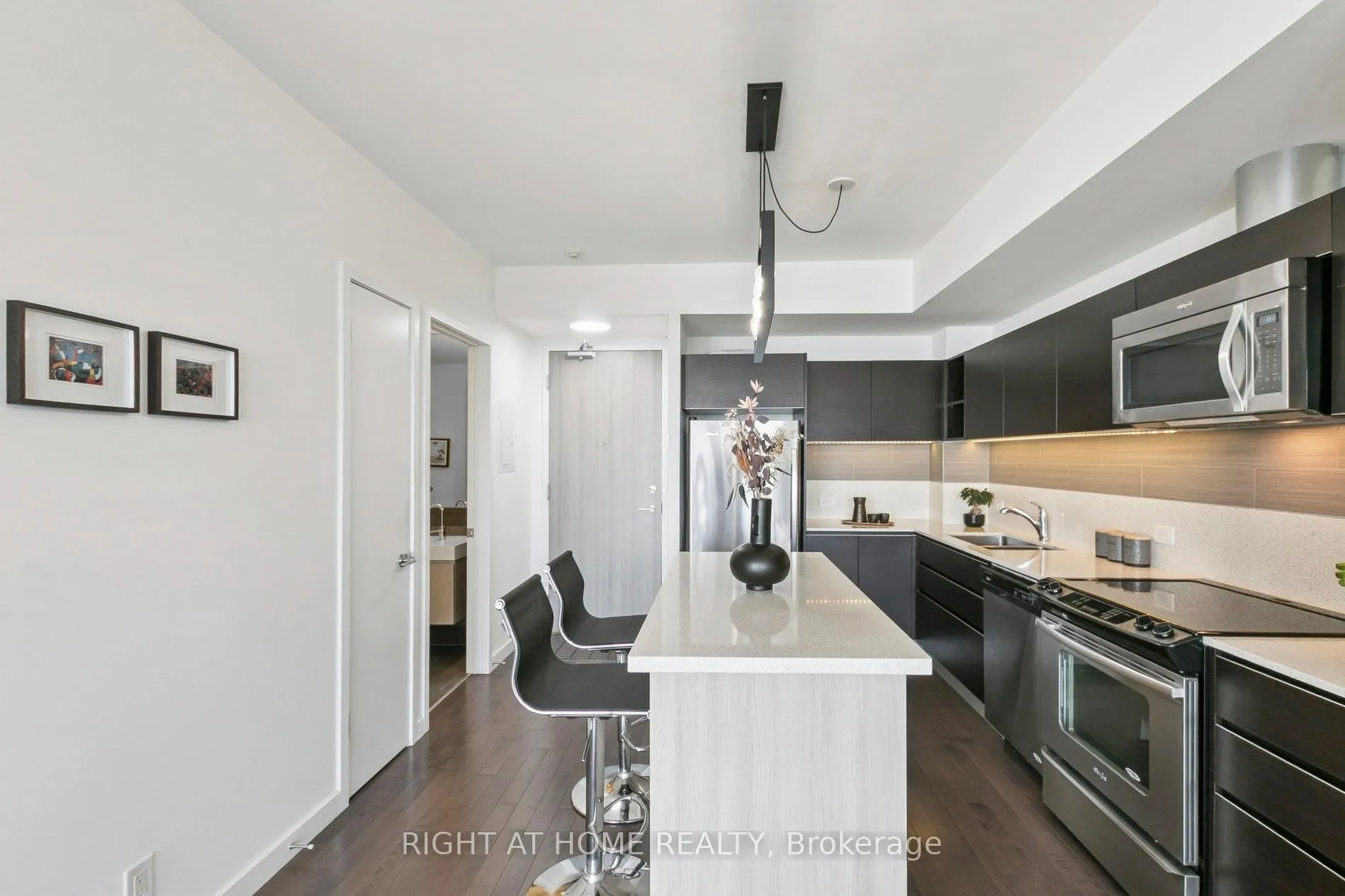 Photo 4 of Unit 3207, 390 Cherry Street, Toronto, Waterfront Communities — HOMEH