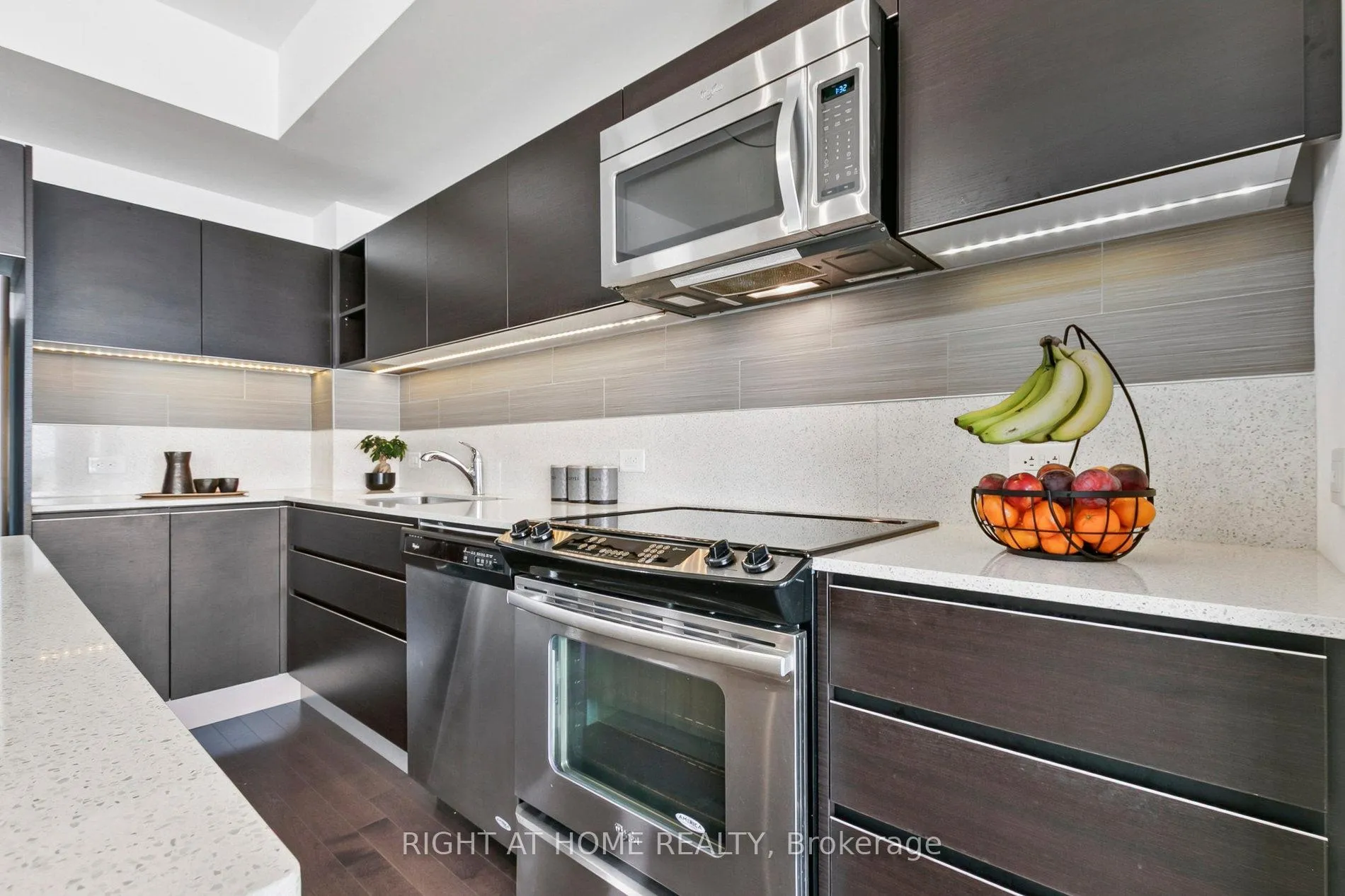Photo 5 of Unit 3207, 390 Cherry Street, Toronto, Waterfront Communities — HOMEH