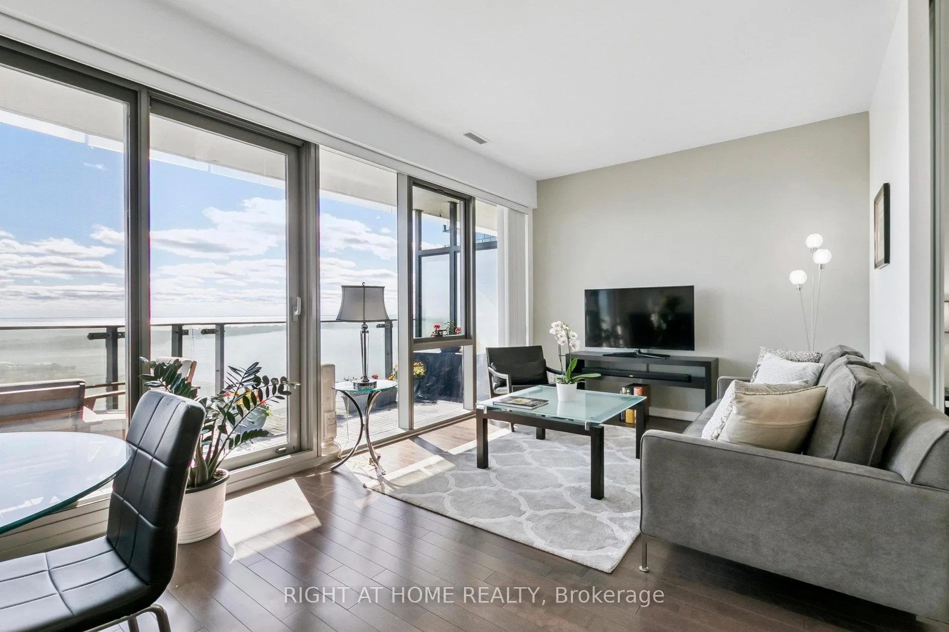 Photo 9 of Unit 3207, 390 Cherry Street, Toronto, Waterfront Communities — HOMEH