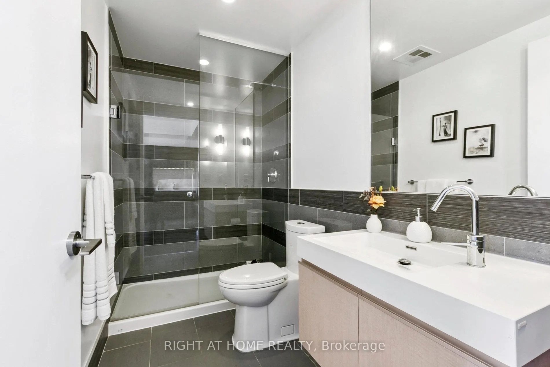 Photo 32 of Unit 3207, 390 Cherry Street, Toronto, Waterfront Communities — HOMEH