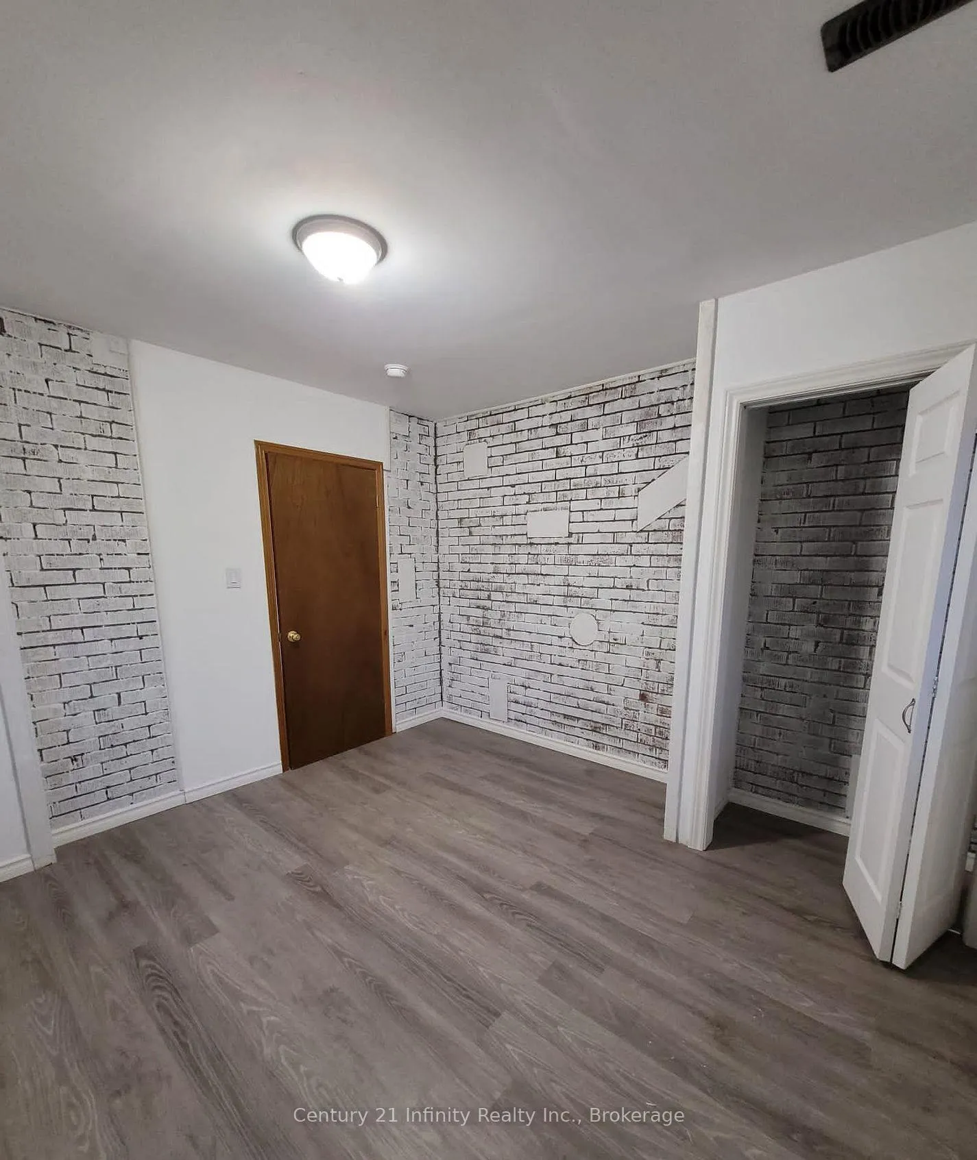 Photo 3 of Unit B, 555 Ritson Road, Oshawa, Central — HOMEH