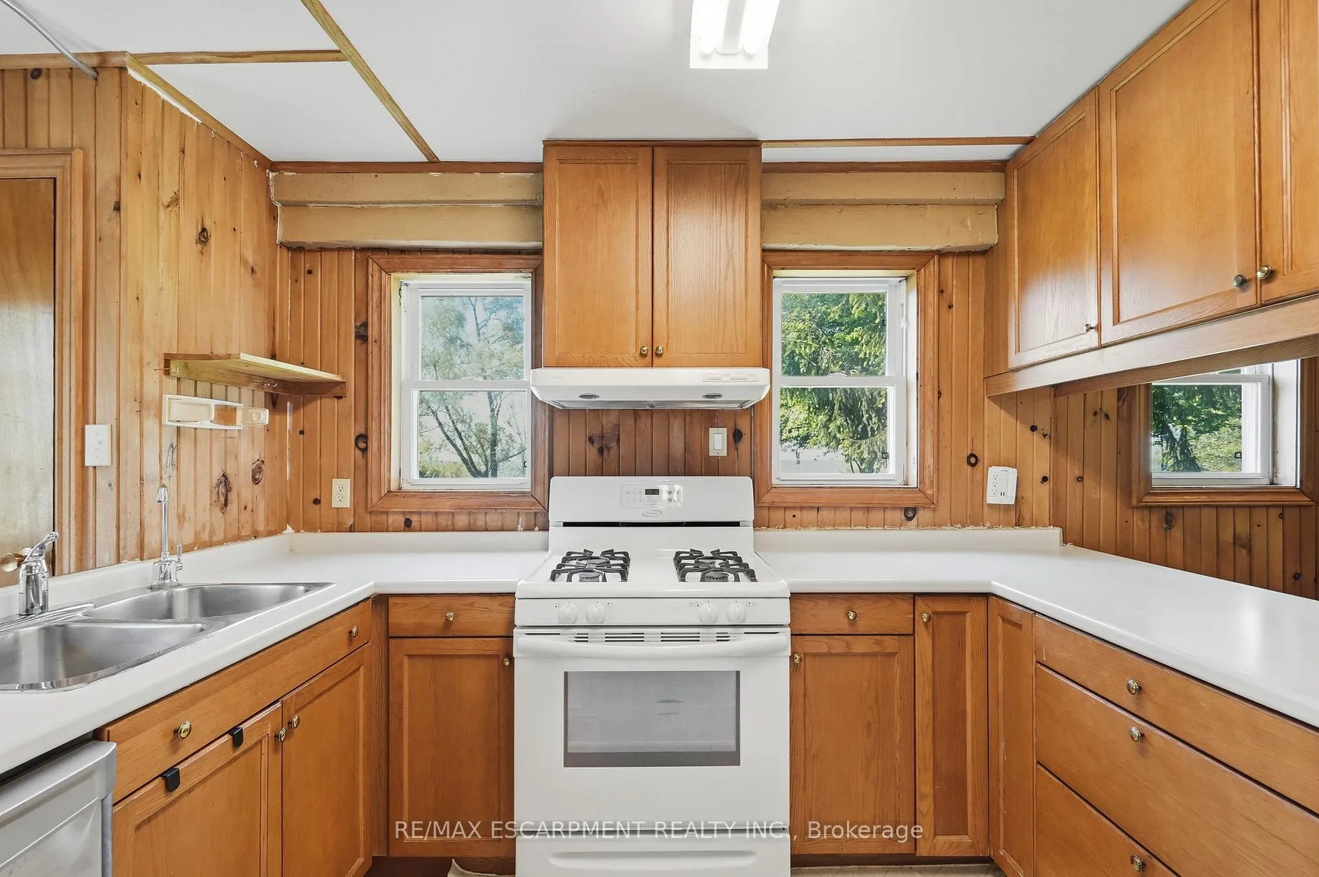 Photo 9 of 2069 Lakeshore Road, Haldimand — HOMEH